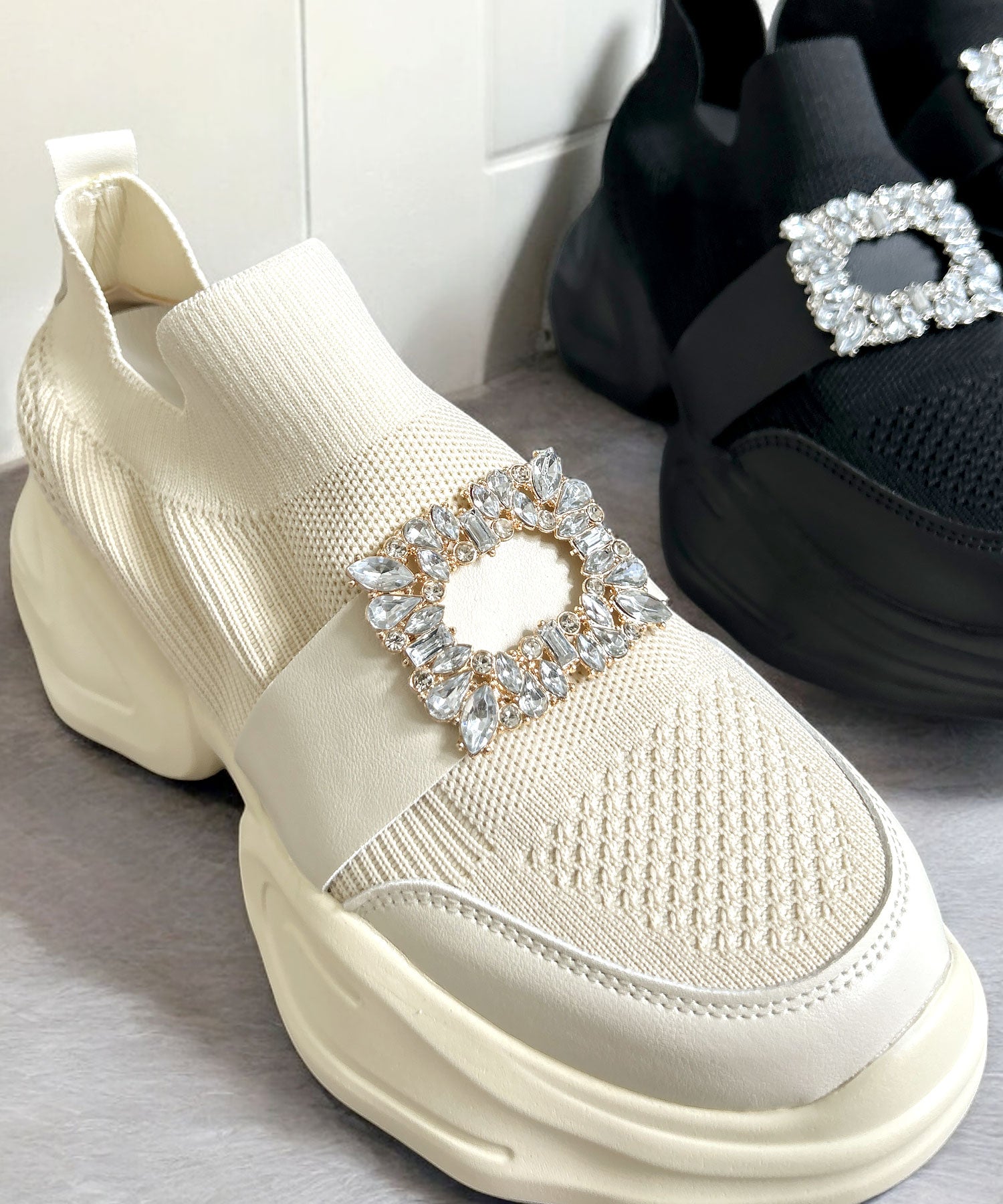 ジュリアブティック JULIA BOUTIQUE ビジュー付き厚底スニーカー [24646 無地 厚底 レディース ブラック 黒 ホワイト アイボリー シューズ 靴 ]