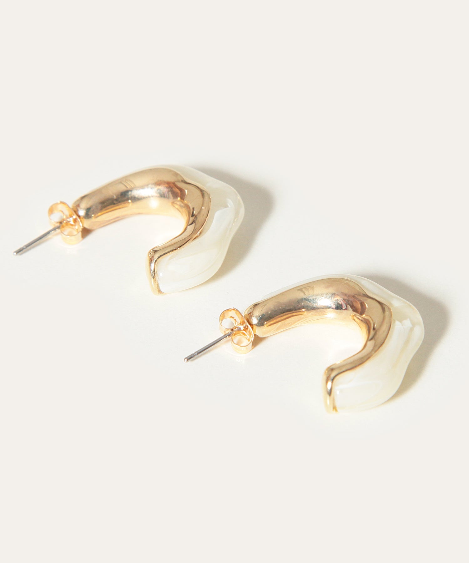 ジュリアブティック JULIA BOUTIQUE クリアゴールドフレークピアス/L00035 （アイボリー） アイボリー