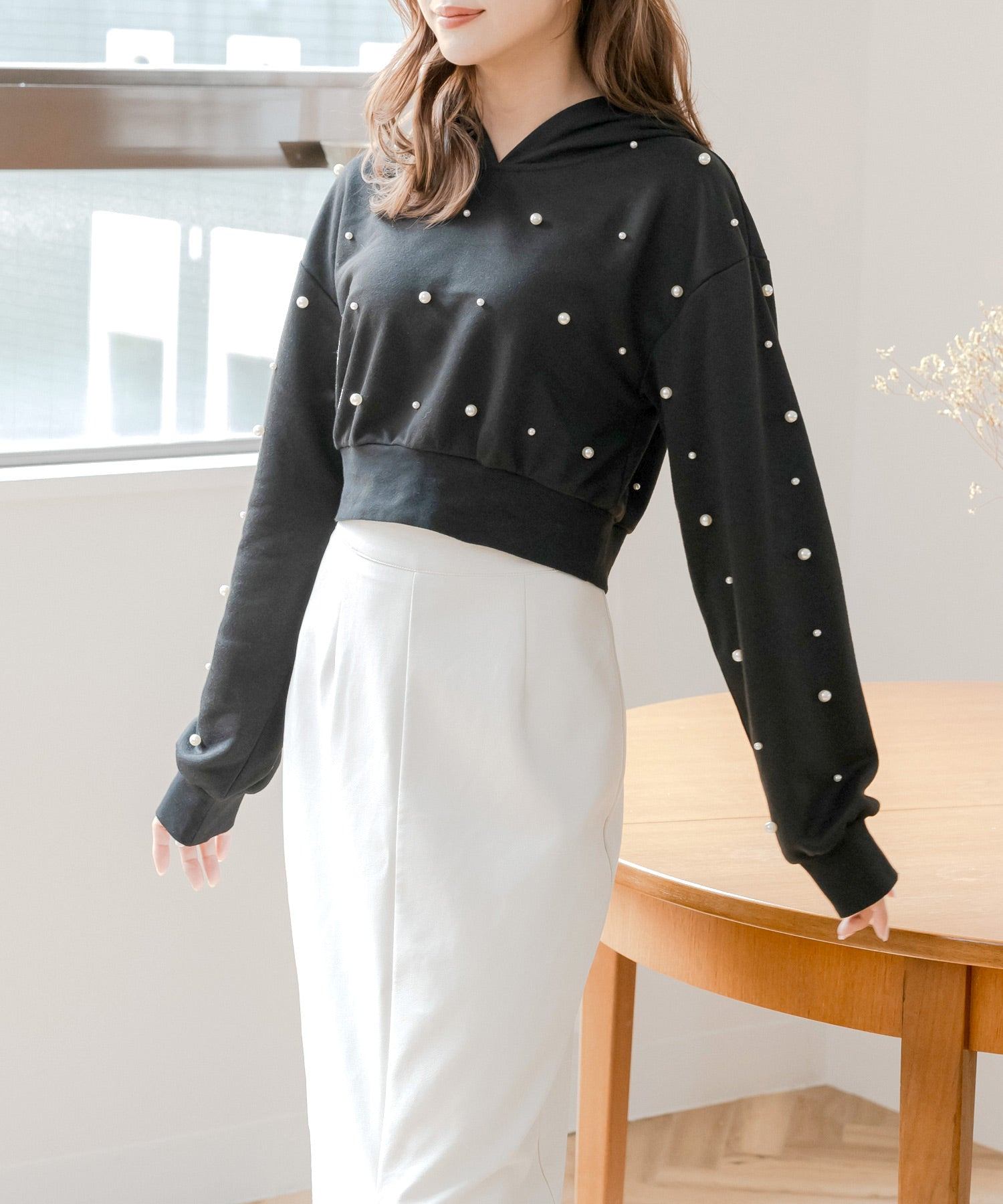ジュリアブティック JULIA BOUTIQUE パール付きショート丈パーカー [24548 長袖 ショート丈 レディース トップス ]