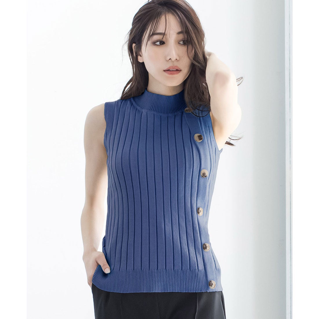 JULIA BOUTIQUE Side Button Sleeveless Knit Top / 21129