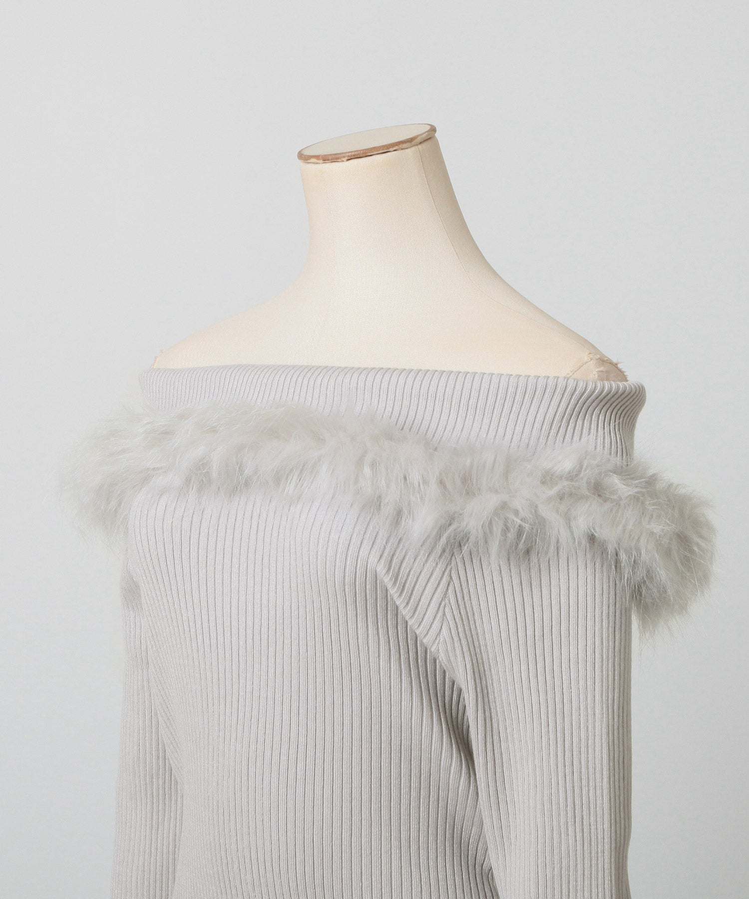 ジュリアブティック JULIA BOUTIQUE フェイクファー付きオフショルニットワンピース/23594