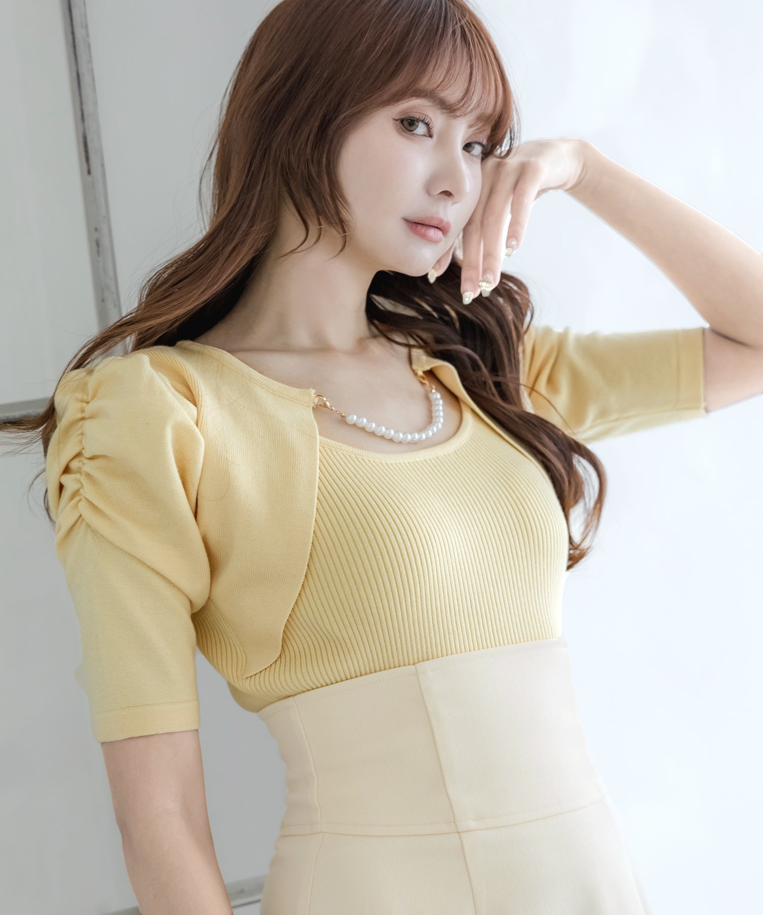 ジュリアブティック JULIA BOUTIQUE パールチェーン付きボレロ風ニットトップス24000 （Yellow） イエロー