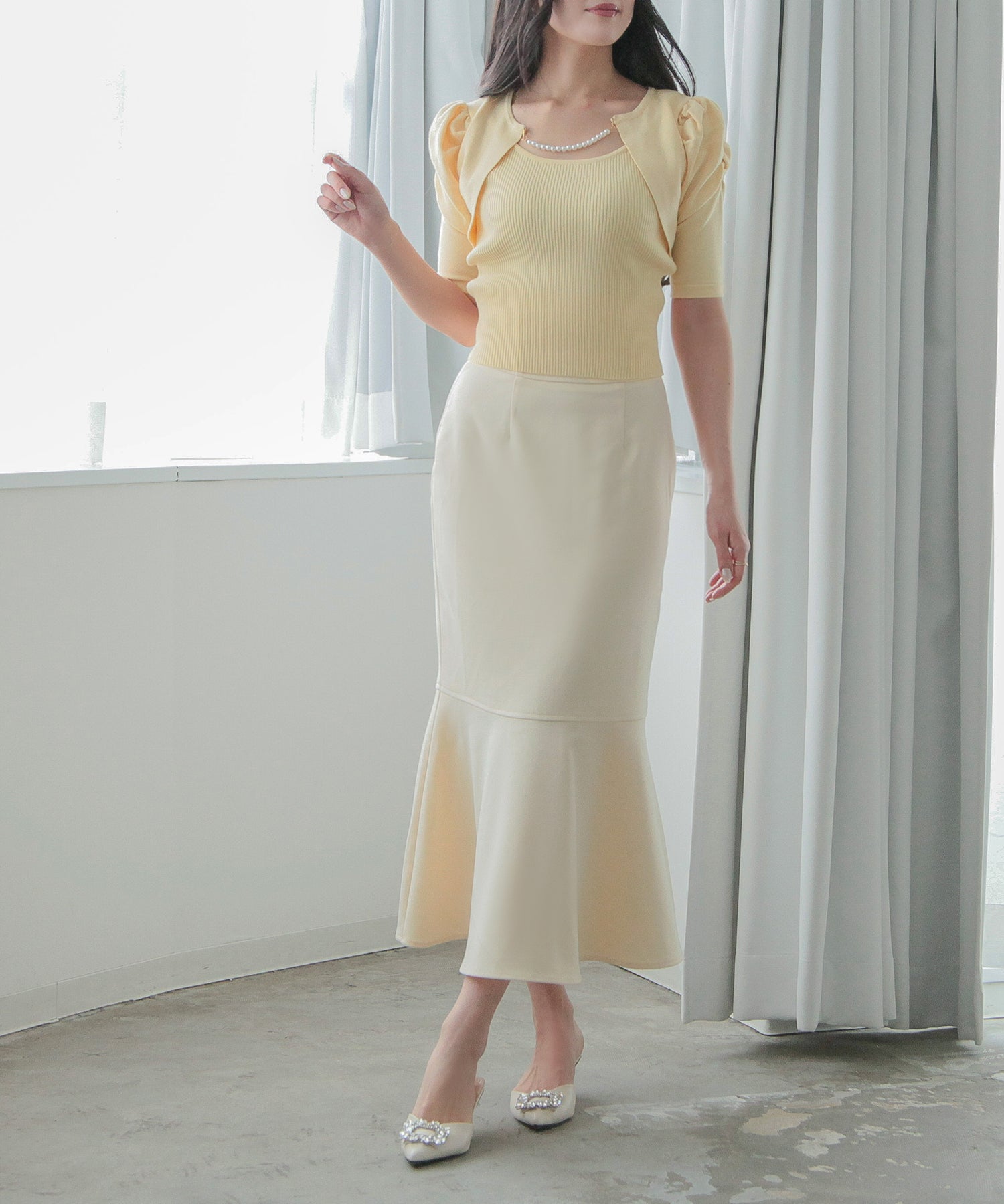 ジュリアブティック JULIA BOUTIQUE パールチェーン付きボレロ風ニットトップス24000 （Yellow） イエロー