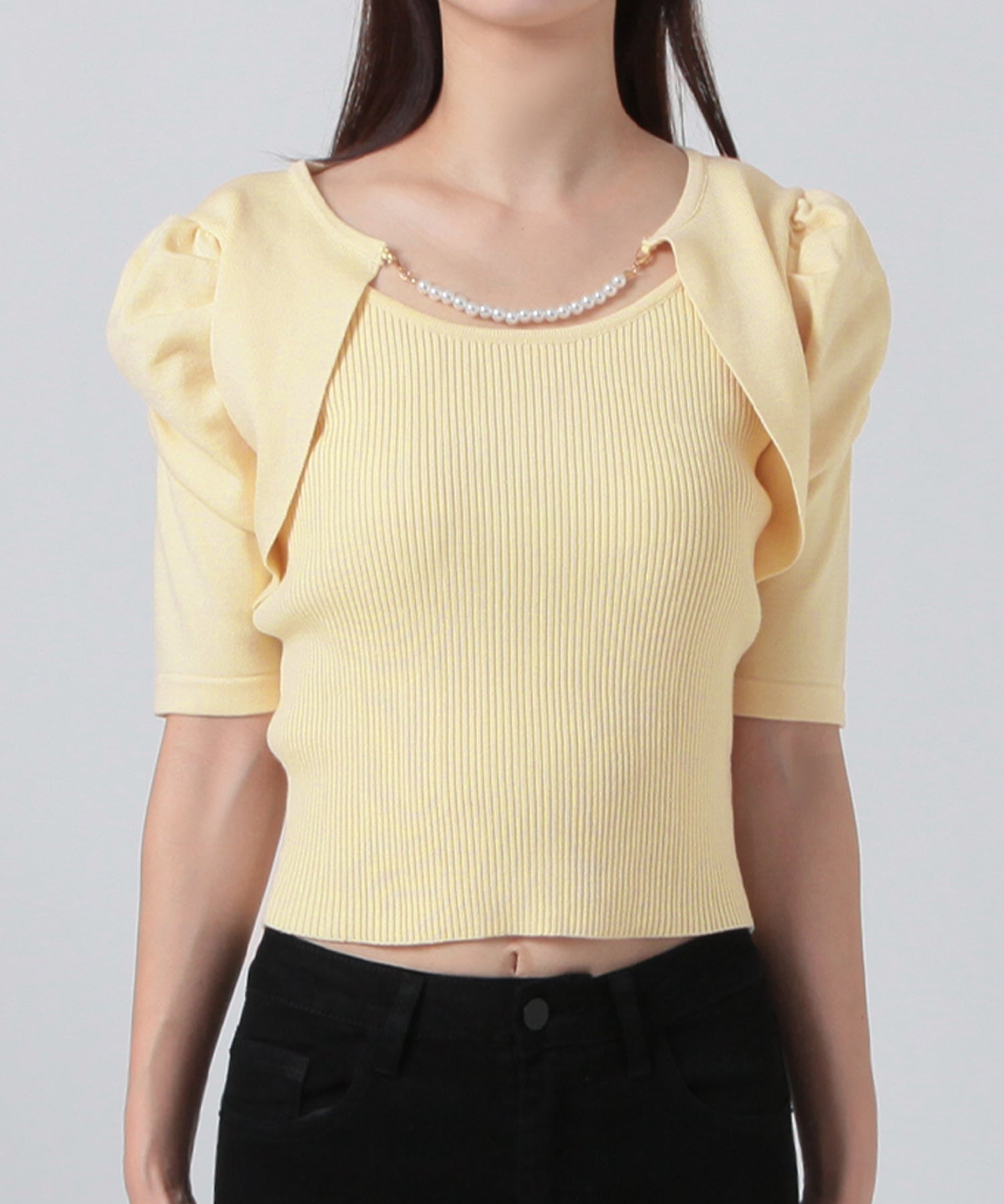 ジュリアブティック JULIA BOUTIQUE パールチェーン付きボレロ風ニットトップス24000 （Yellow） イエロー