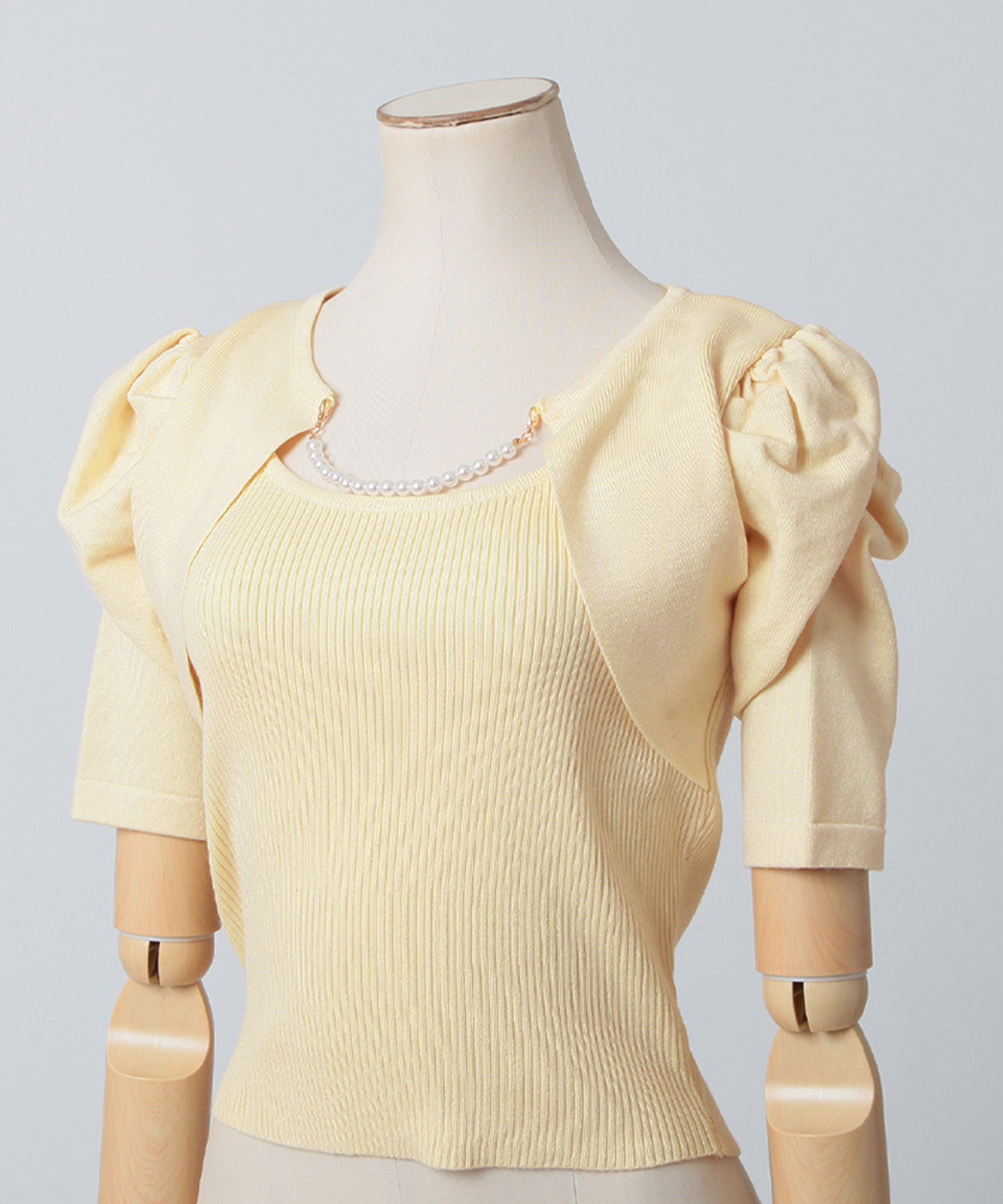 ジュリアブティック JULIA BOUTIQUE パールチェーン付きボレロ風ニットトップス24000 （Yellow） イエロー