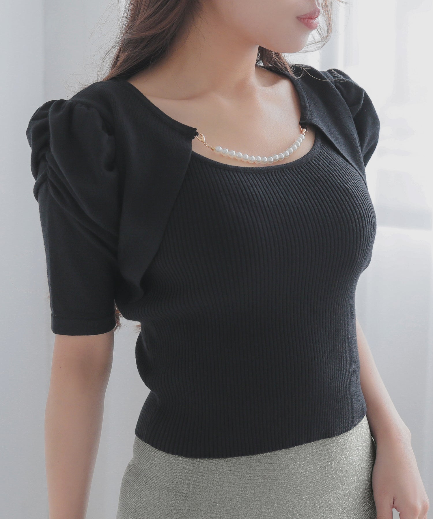 ジュリアブティック JULIA BOUTIQUE パールチェーン付きボレロ風ニットトップス24000 （Black） ブラック