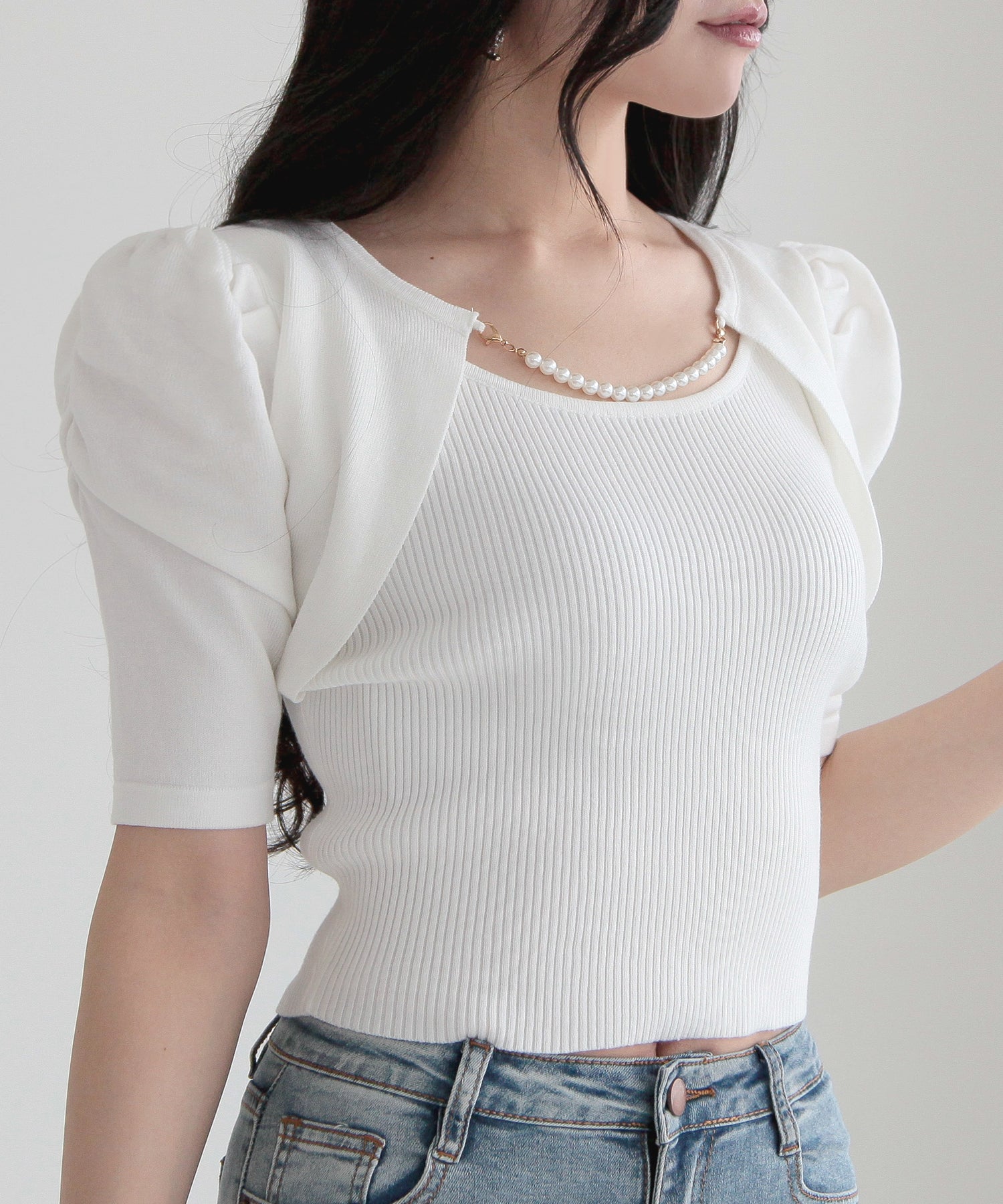 ジュリアブティック JULIA BOUTIQUE パールチェーン付きボレロ風ニットトップス24000 （White） ホワイト