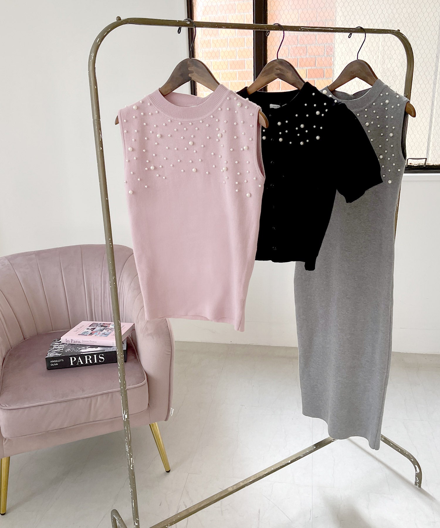 ジュリアブティック JULIA BOUTIQUE パールデコニットワンピース [24523 ノースリーブ ロング丈 タイト Uネック レディース ブラック 黒 グレー ピンク ホワイト 白 ]