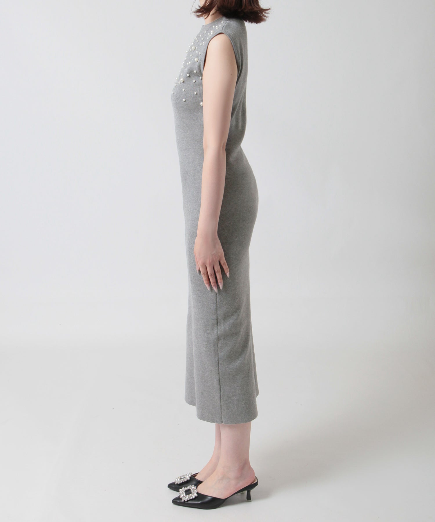 ジュリアブティック JULIA BOUTIQUE パールデコニットワンピース [24523 ノースリーブ ロング丈 タイト Uネック レディース ブラック 黒 グレー ピンク ホワイト 白 ]