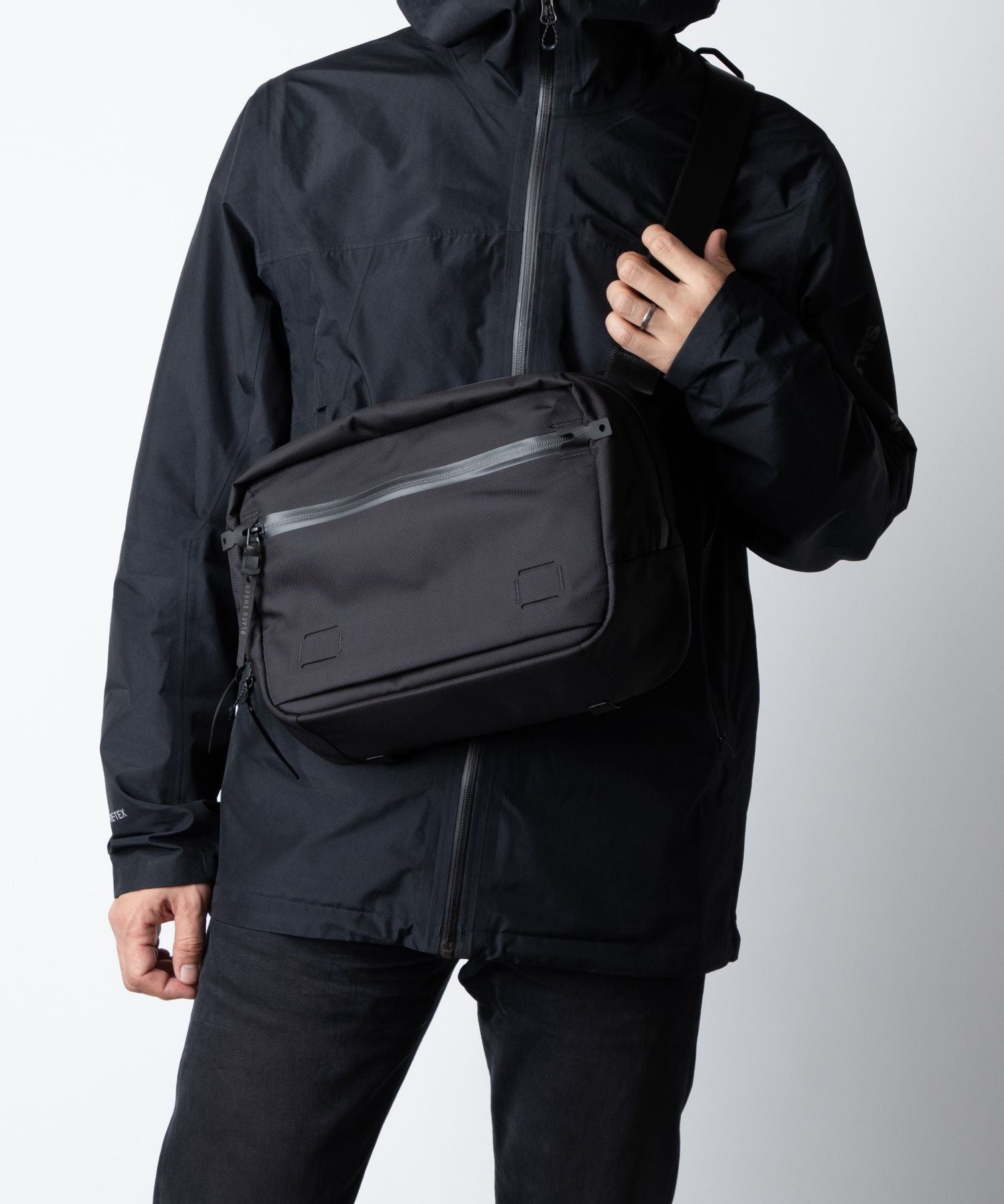 ブラックエンバー BLACK EMBER ブラックエンバー BLACK EMBER GRIP SLING ボディバッグ メンズ バッグ グリップスリング ショルダーバッグ ミニマル 防水 ナイロン ブラック 110005 （ブラック） ブラック