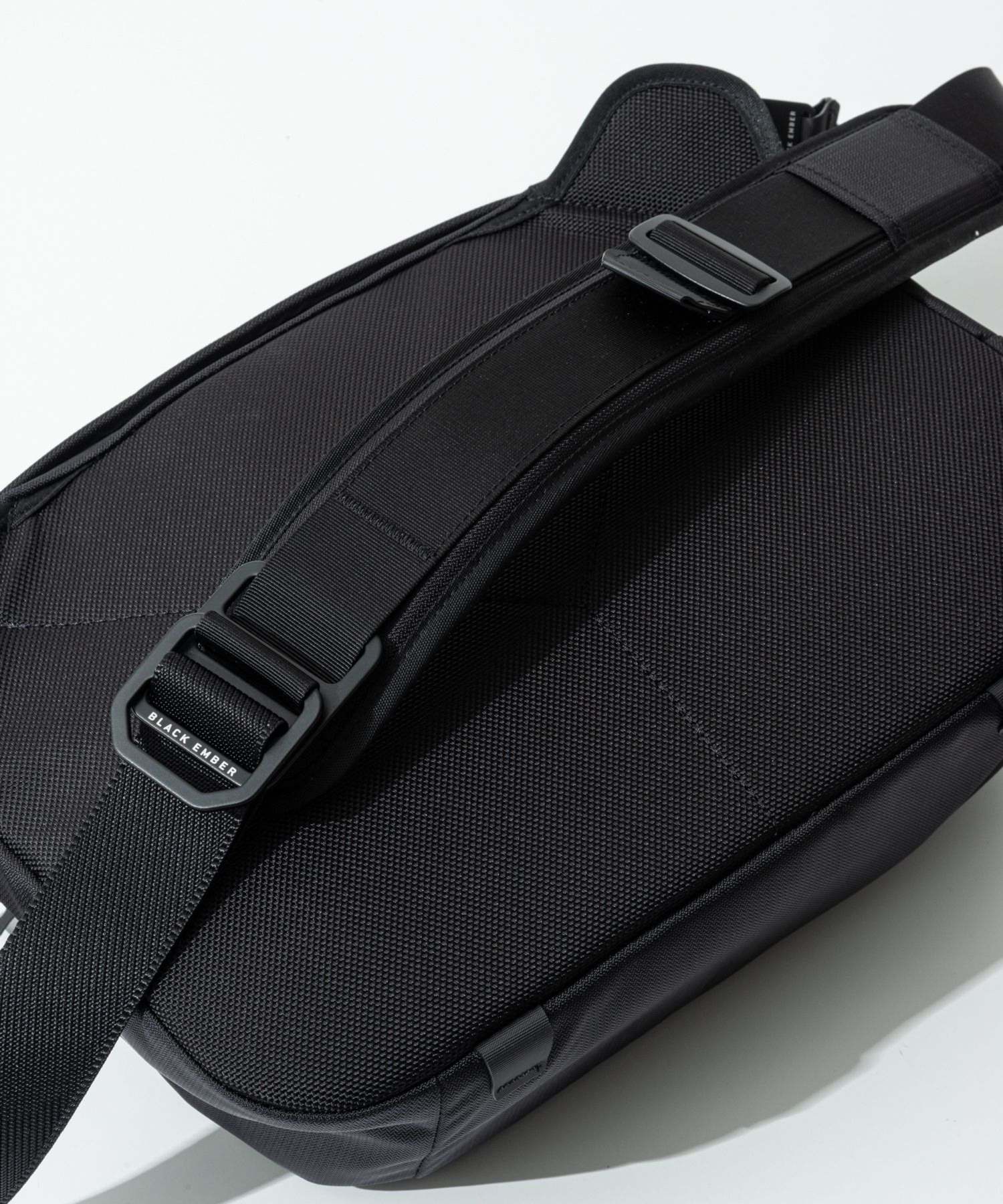 ブラックエンバー BLACK EMBER ブラックエンバー BLACK EMBER GRIP SLING ボディバッグ メンズ バッグ グリップスリング ショルダーバッグ ミニマル 防水 ナイロン ブラック 110005 （ブラック） ブラック