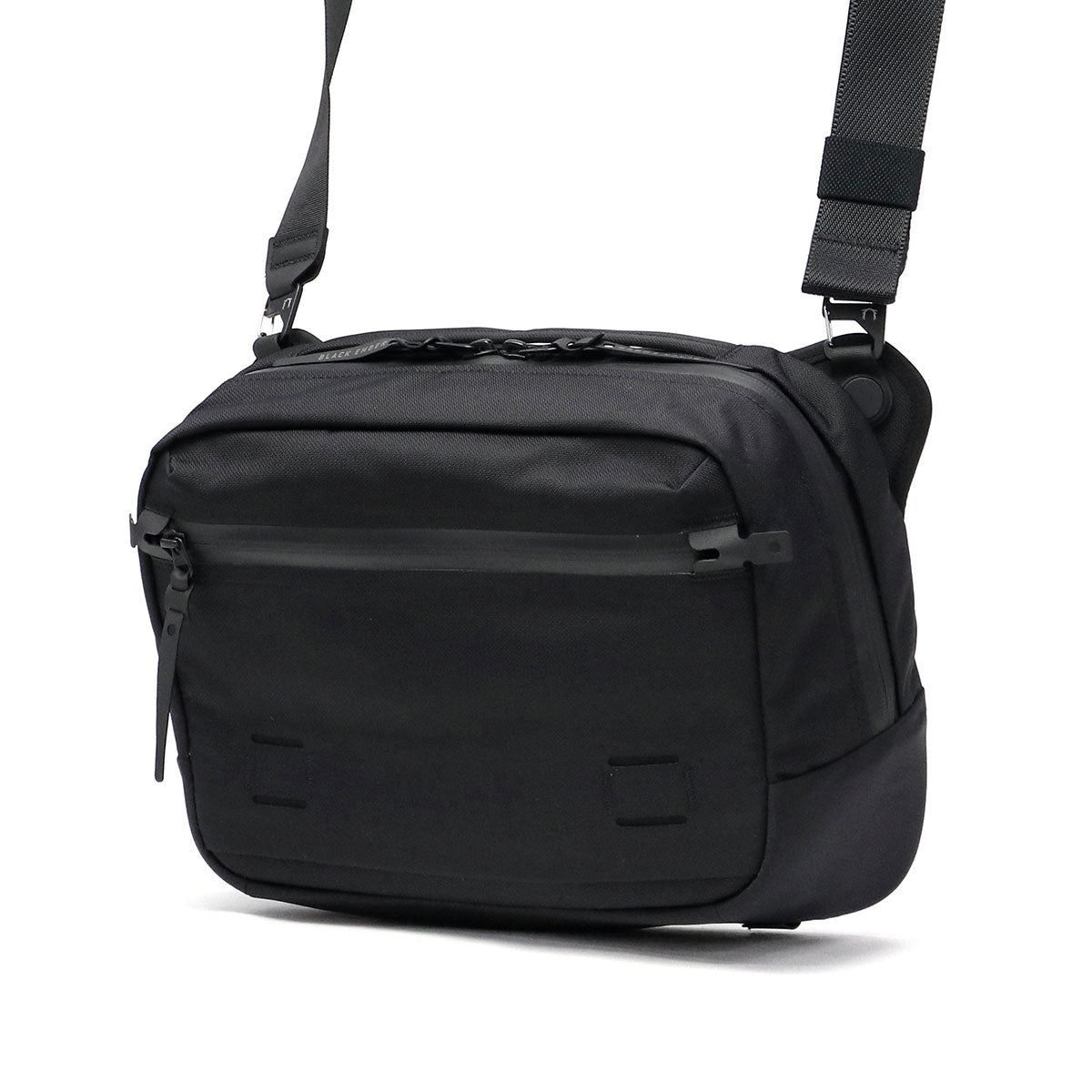 ブラックエンバー BLACK EMBER 日本正規品 ショルダーバッグ メンズ レディース 斜めがけバッグ ブランド 軽量 斜めがけ B4 カメラ バッグ タブレット 8L GRIP SLING 7225010（BLACK） BLACK