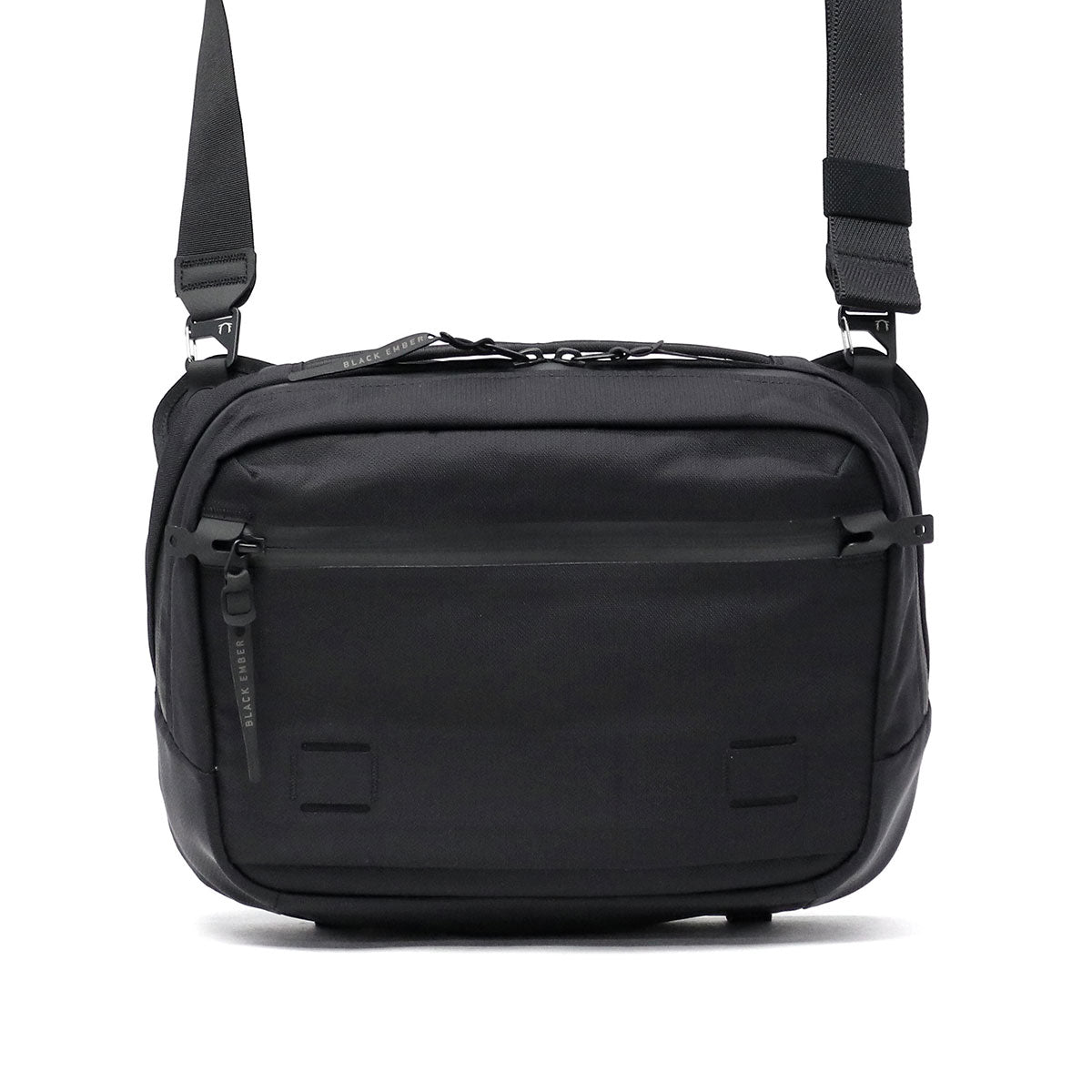 ブラックエンバー BLACK EMBER 日本正規品 ショルダーバッグ メンズ レディース 斜めがけバッグ ブランド 軽量 斜めがけ B4 カメラ バッグ タブレット 8L GRIP SLING 7225010（BLACK） BLACK