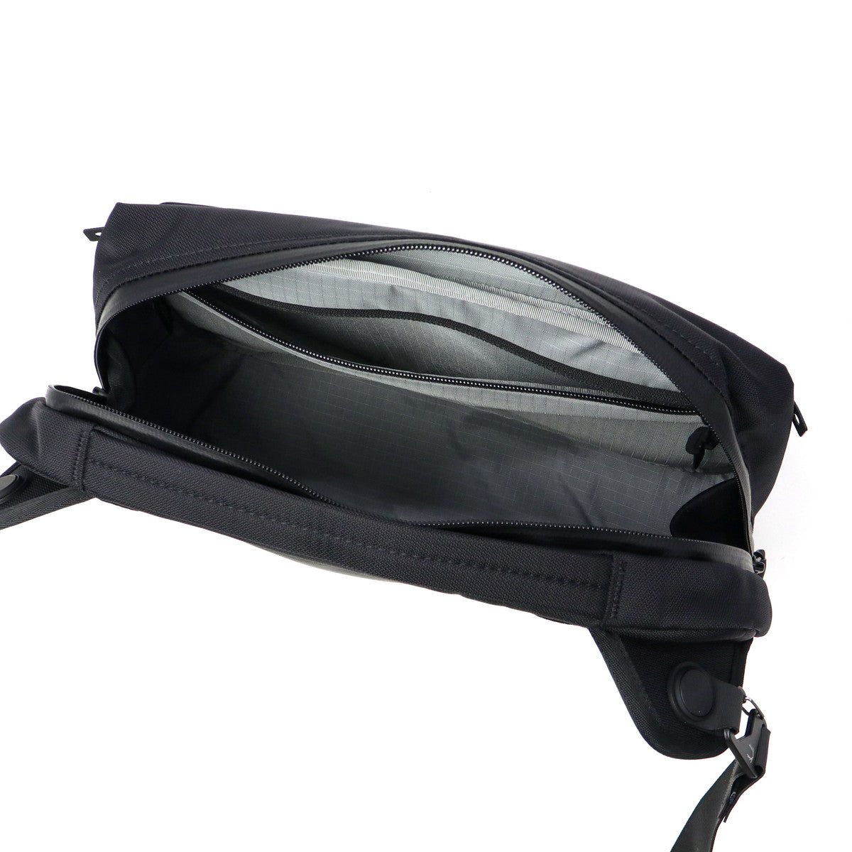 ブラックエンバー BLACK EMBER 日本正規品 ショルダーバッグ メンズ レディース 斜めがけバッグ ブランド 軽量 斜めがけ B4 カメラ バッグ タブレット 8L GRIP SLING 7225010（BLACK） BLACK