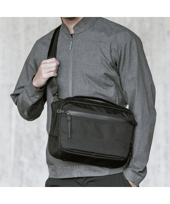 ブラックエンバー BLACK EMBER 新商品/井野屋/ブラックエンバー/GRIP SLING EMBER TEX/GRIP SLING EMBER TEX/ショルダーバッグ/8L【be-722501 （ブラック） ブラック