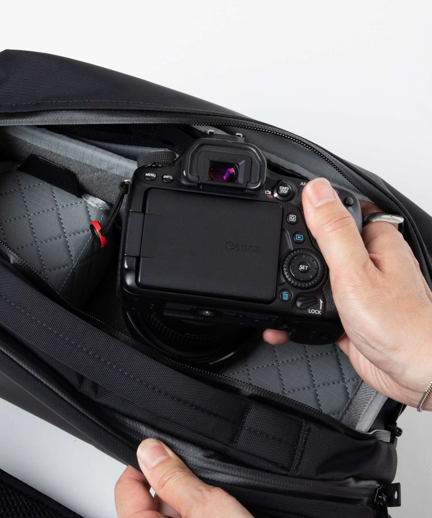 ブラックエンバー BLACK EMBER ブラックエンバー BLACK EMBER GRIP SLING 12 CAMERA INSERT グリップスリング12 カメラインサート 130016 7225012 （ブラック） ブラック
