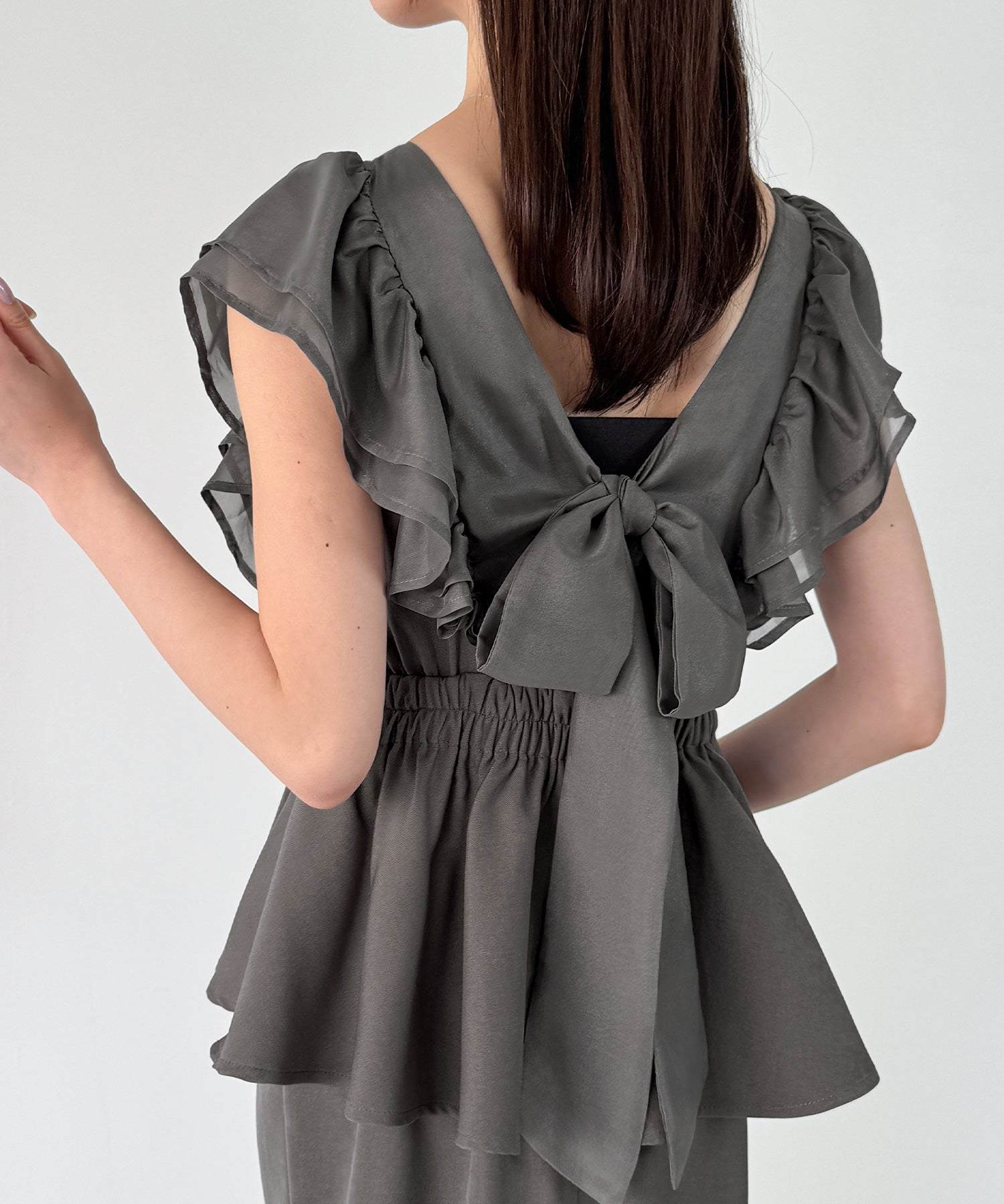 ジュノア JUNOAH バックリボンフリルタイトワンピース （チャコール） チャコール