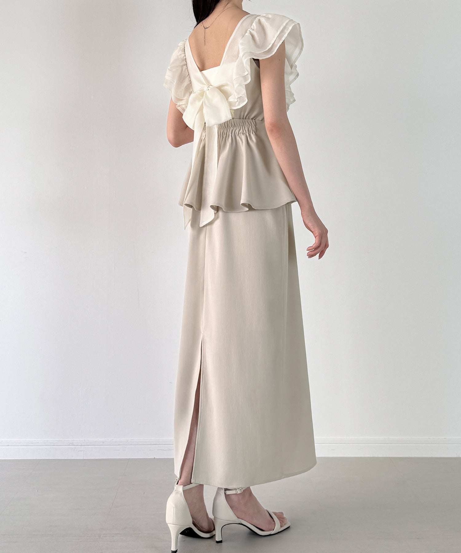 ジュノア JUNOAH バックリボンフリルタイトワンピース （アイボリー） アイボリー