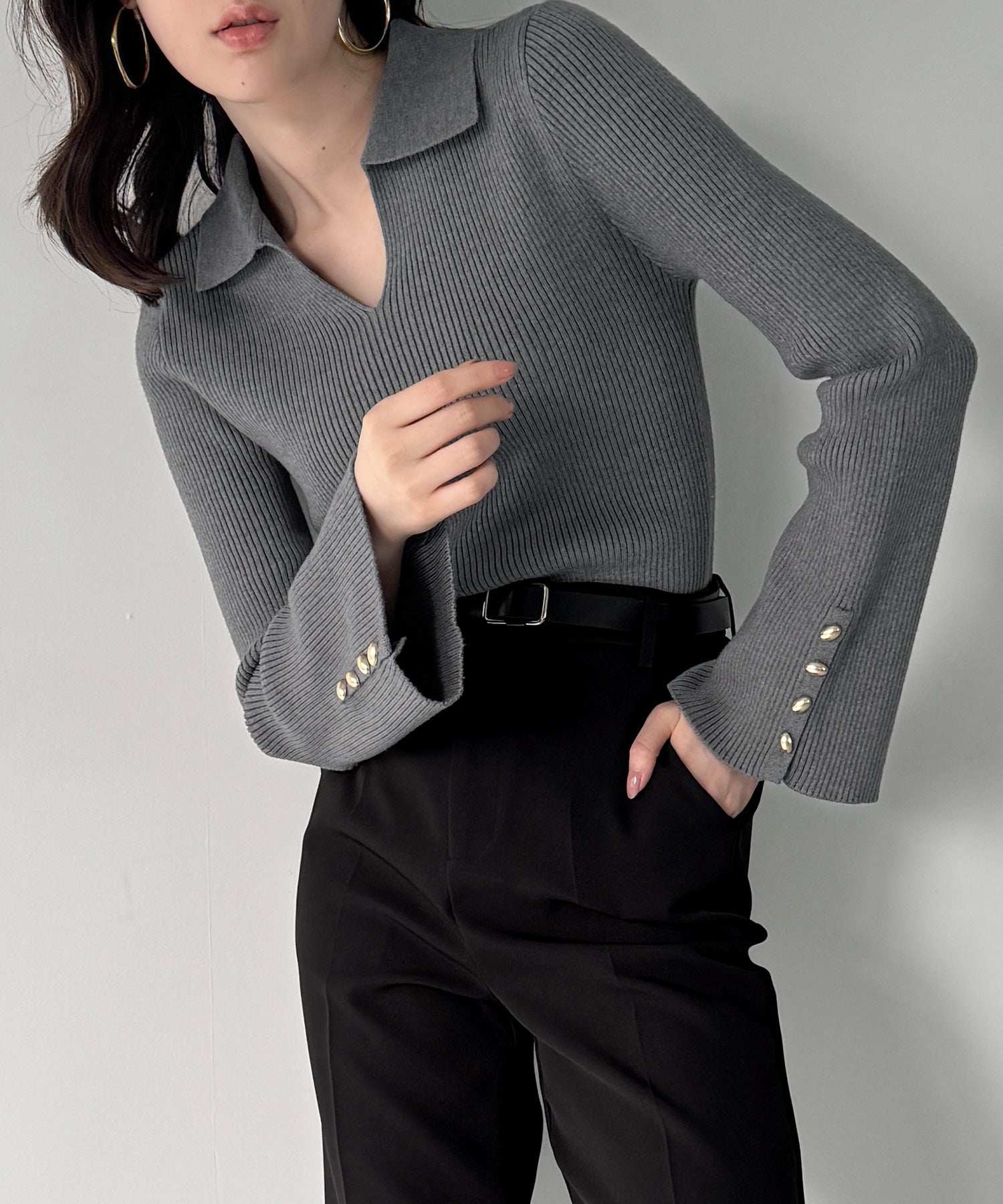 ジュノア JUNOAH 襟付きフレアスリーブリブニット （チャコール） チャコール