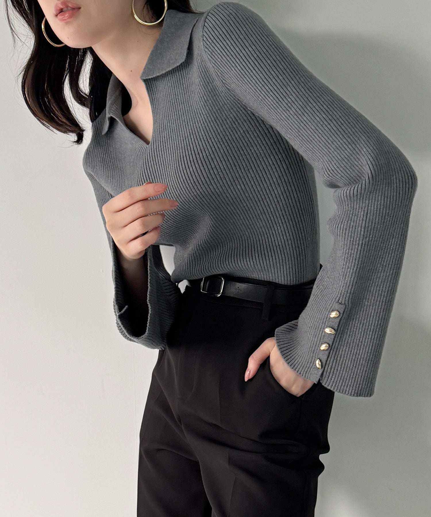 ジュノア JUNOAH 襟付きフレアスリーブリブニット （チャコール） チャコール