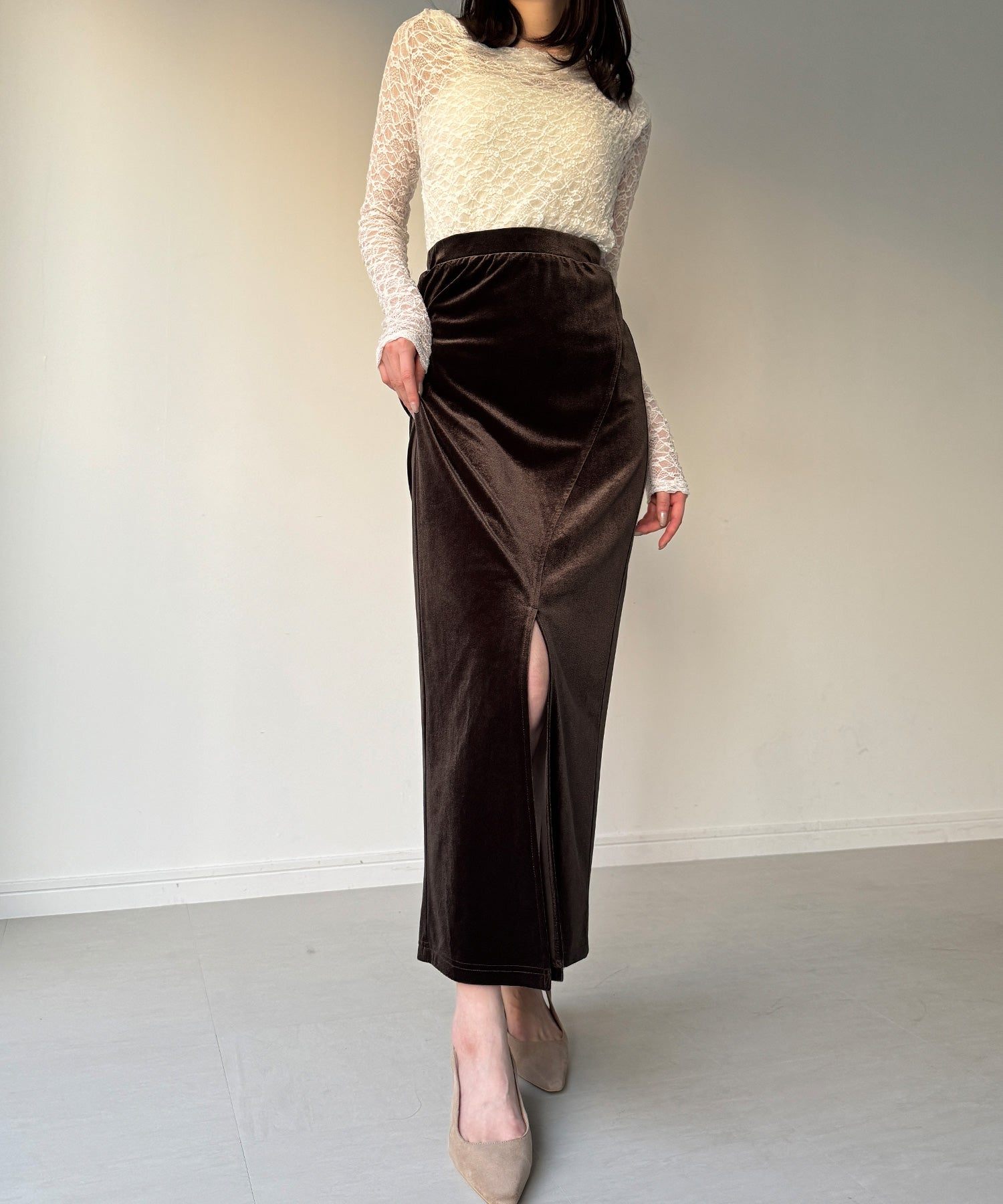 ジュノア JUNOAH カーブラインベロアスリットスカート （ブラウン） ブラウン