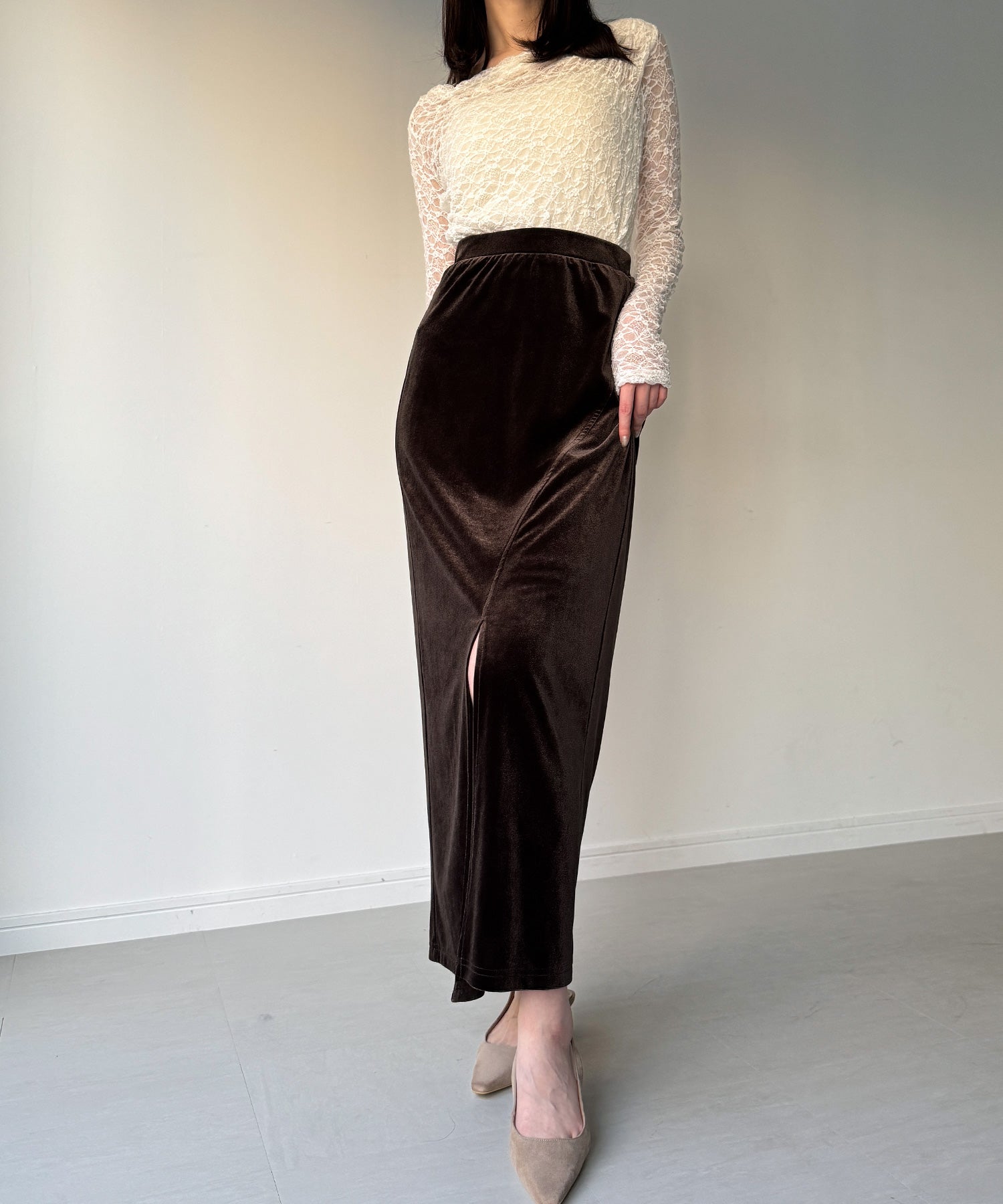 ジュノア JUNOAH カーブラインベロアスリットスカート （ブラウン） ブラウン