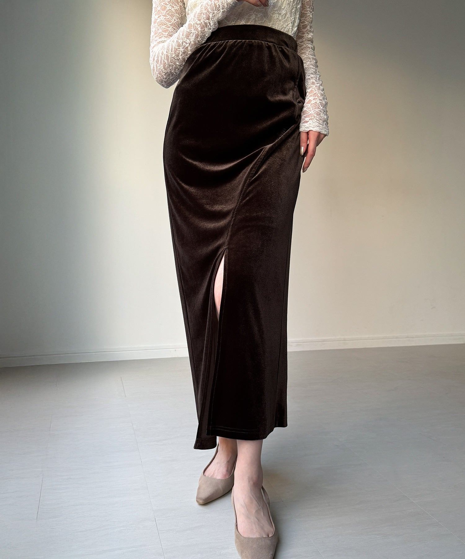 ジュノア JUNOAH カーブラインベロアスリットスカート （ブラウン） ブラウン