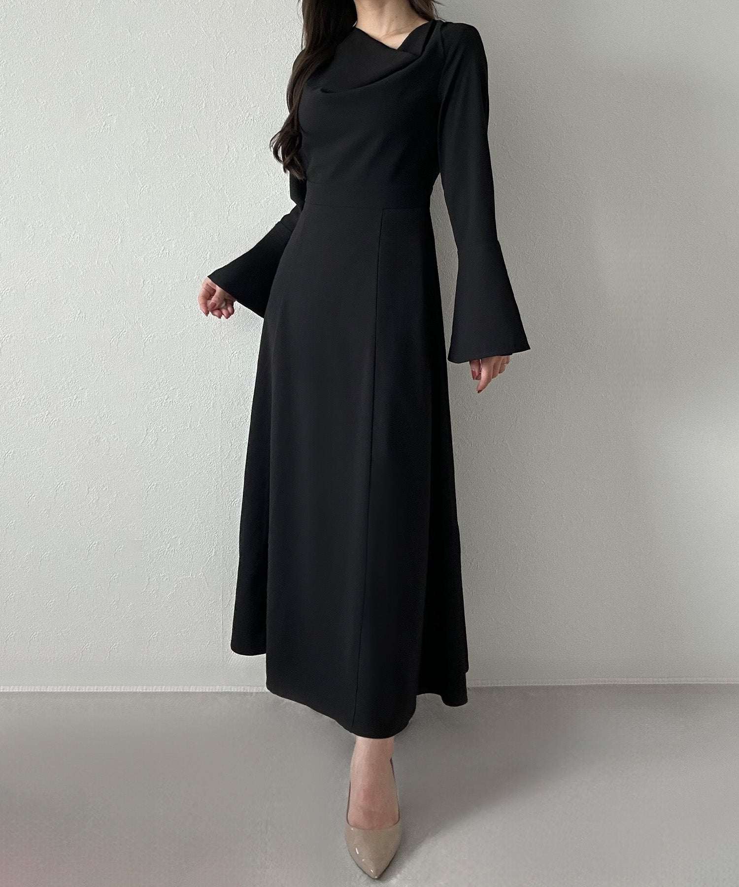 ジュノア JUNOAH 【薄くて軽いジョーゼット】フレアスリーブドレープワンピース （ブラック） ブラック