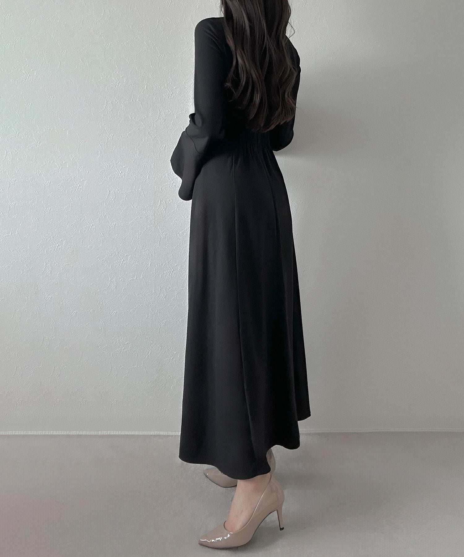 ジュノア JUNOAH 【薄くて軽いジョーゼット】フレアスリーブドレープワンピース （ブラック） ブラック