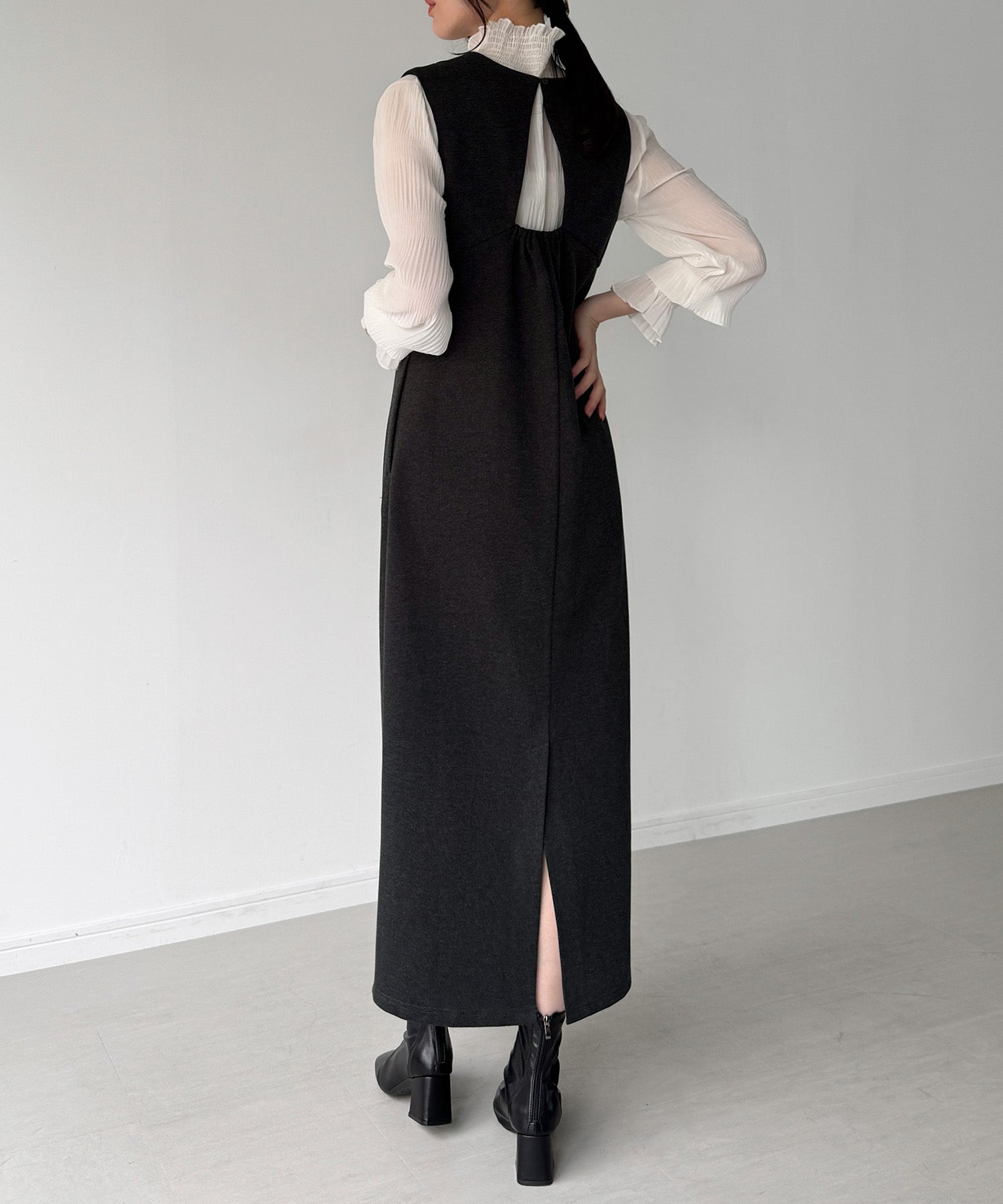 ジュノア JUNOAH バックオープンIラインワンピース （チャコール） チャコール