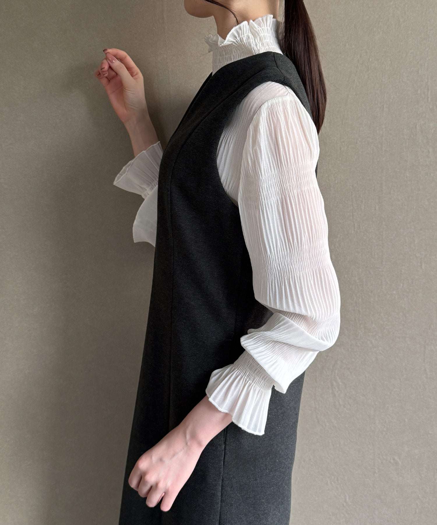 ジュノア JUNOAH バックオープンIラインワンピース （チャコール） チャコール