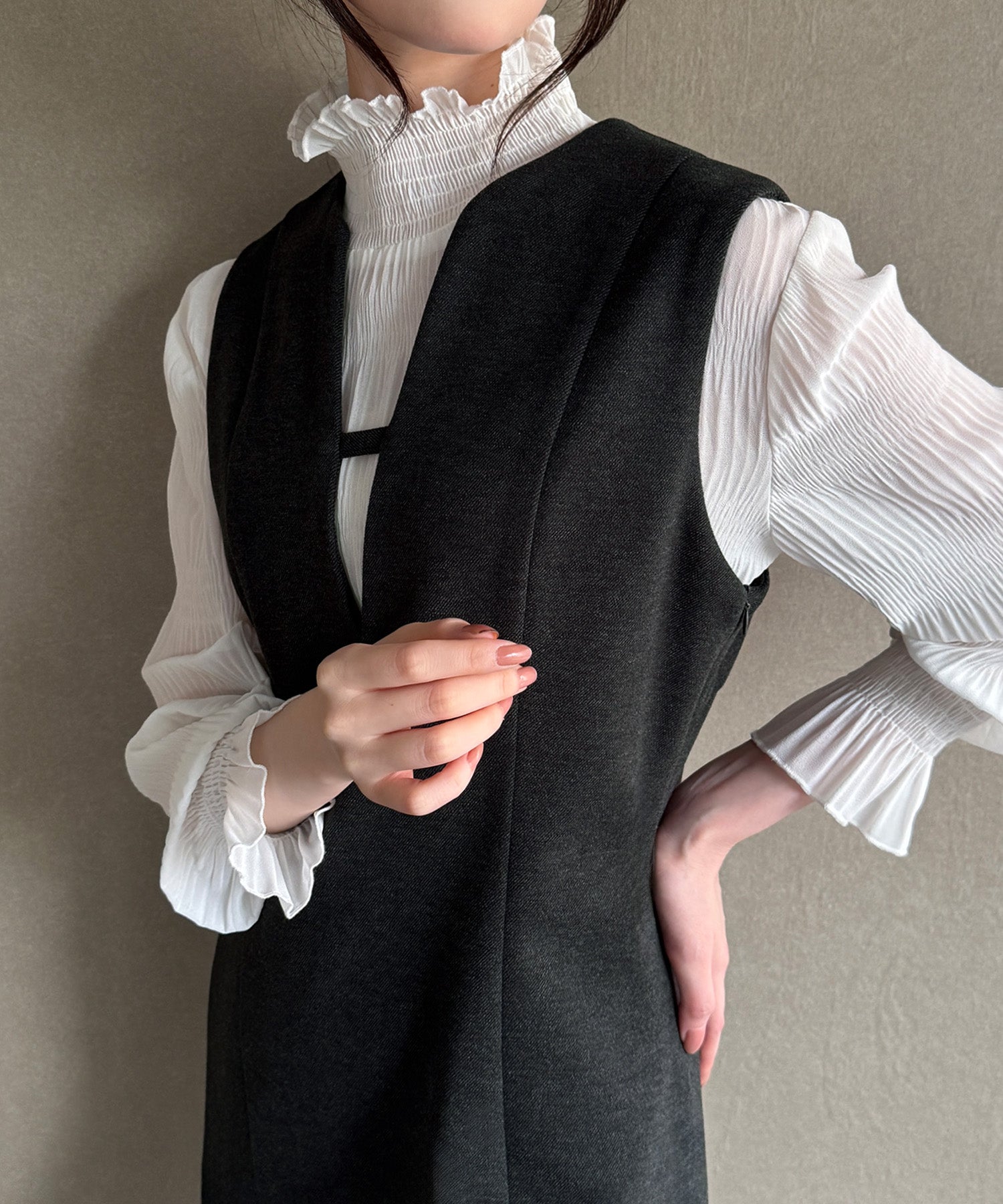 ジュノア JUNOAH バックオープンIラインワンピース （チャコール） チャコール