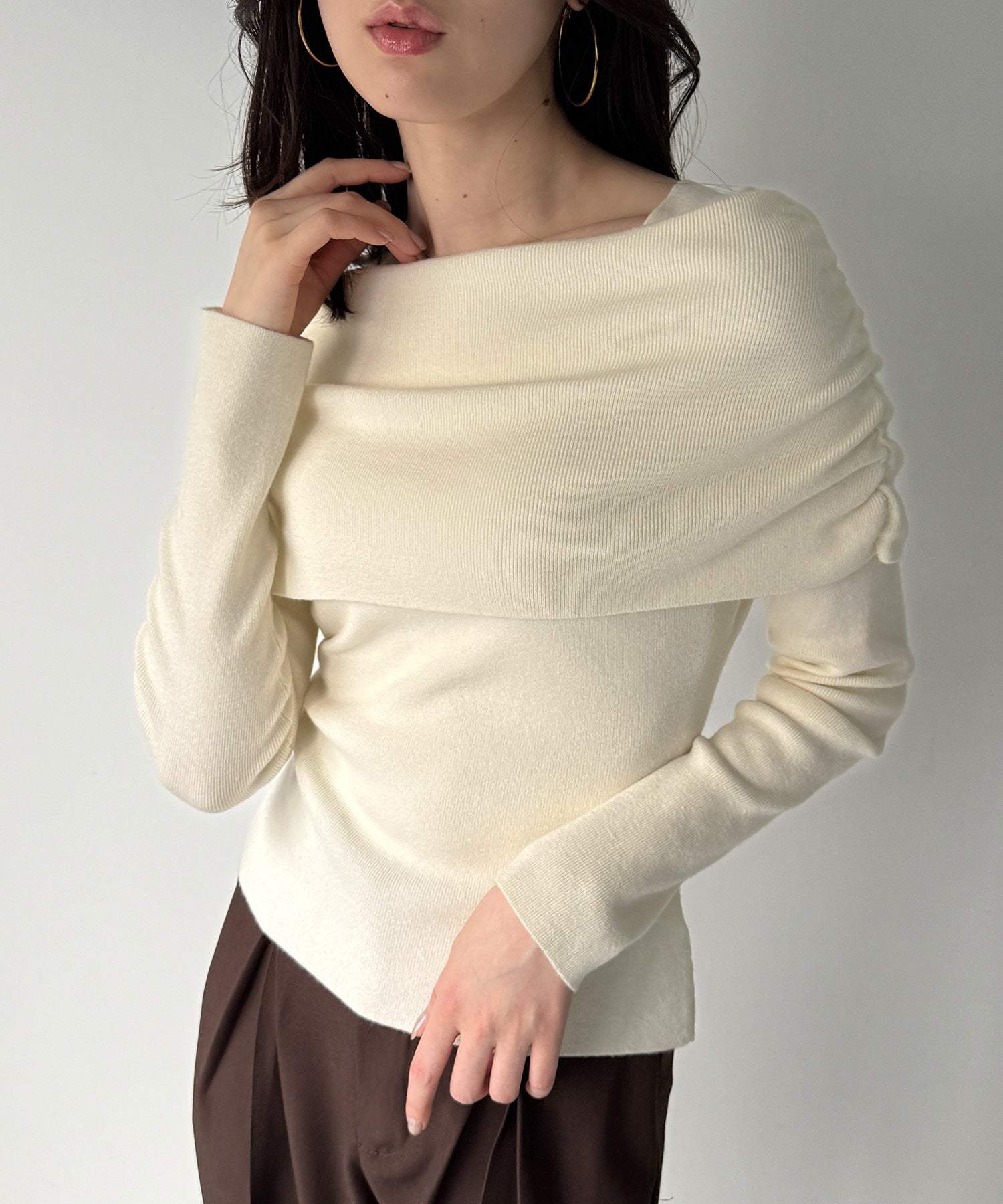 ジュノア JUNOAH オフショル風ドレープニット （アイボリー） アイボリー