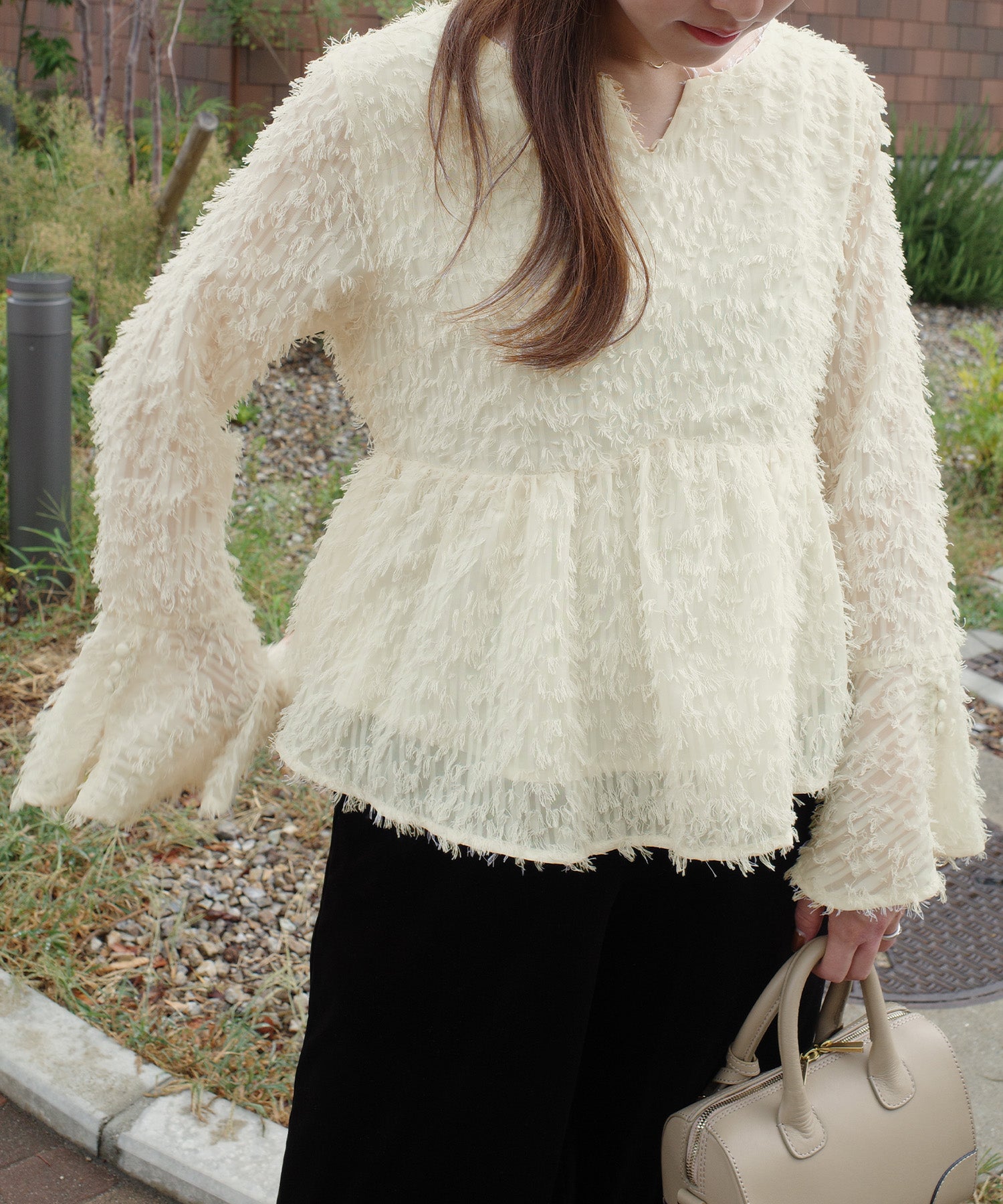 ジュノア JUNOAH フリンジジャガードベルスリーブペプラムブラウス （アイボリー） アイボリー