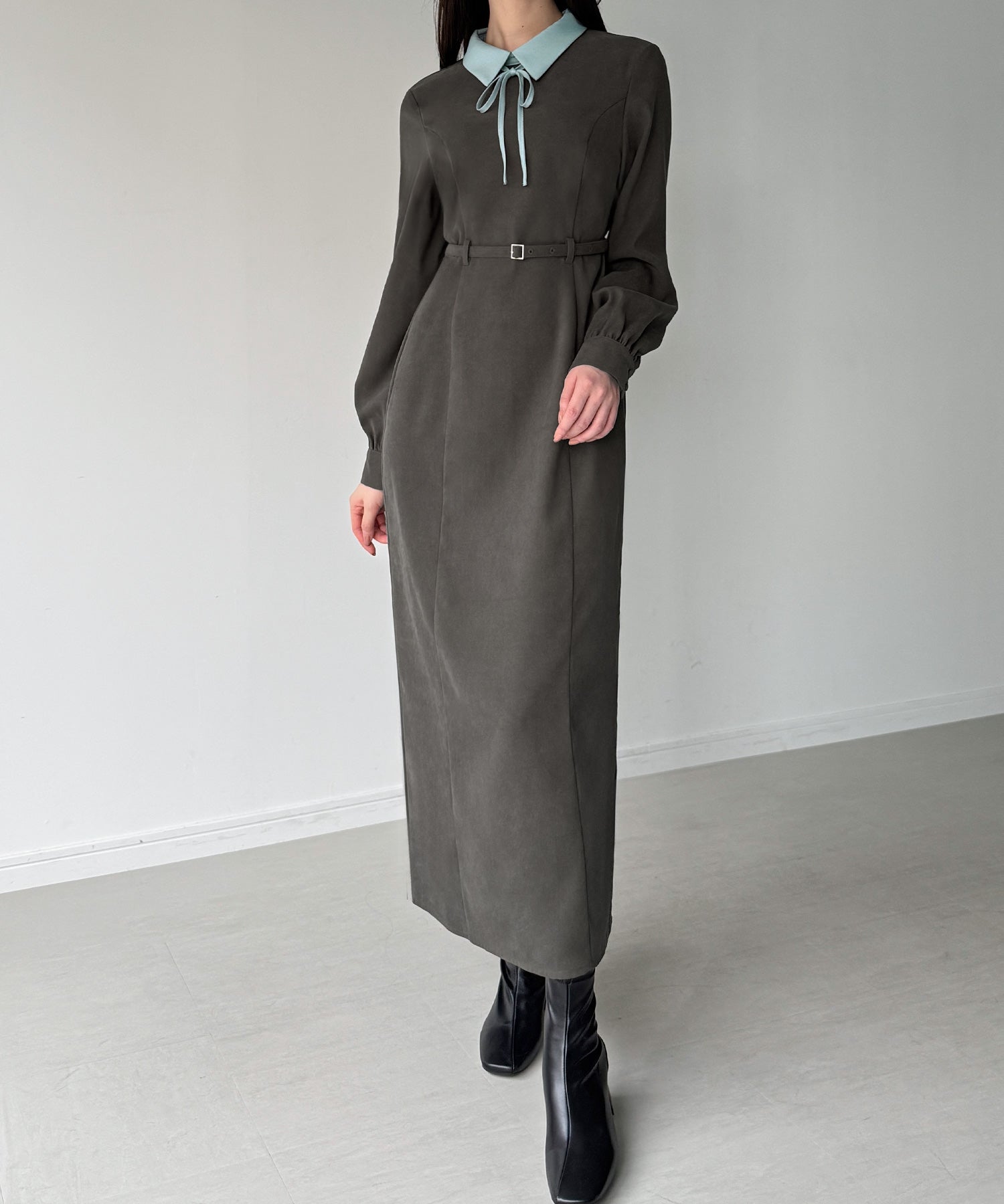 ジュノア JUNOAH 薄手ピーチスキンドッキングIラインワンピース （チャコール） チャコール