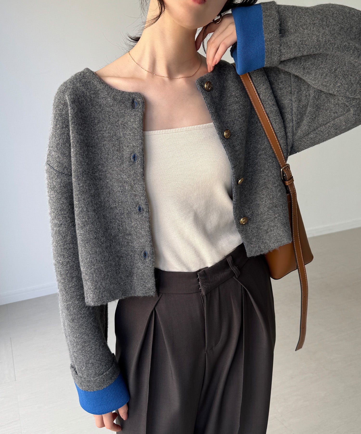 ジュノア JUNOAH 金釦裏配色ショートニットジャケット （チャコール） チャコール