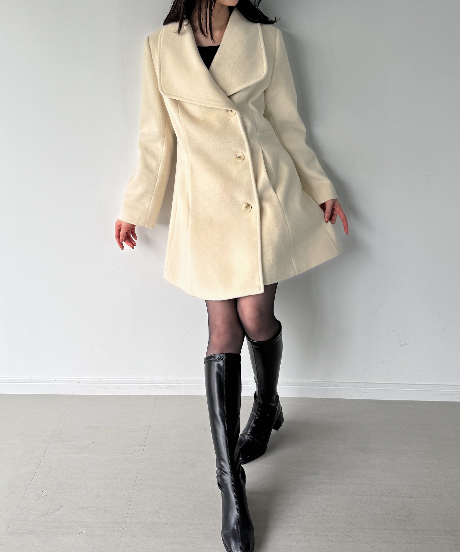 ジュノア JUNOAH ショールカラーミドル丈ウエストシェイプフレアコート （アイボリー） アイボリー