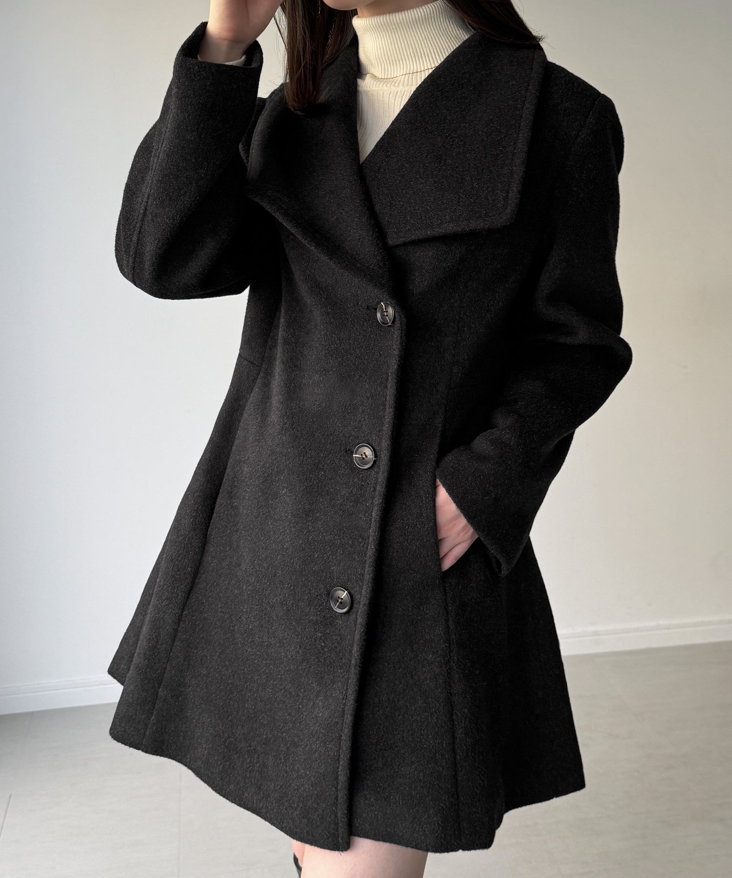 ジュノア JUNOAH ショールカラーミドル丈ウエストシェイプフレアコート （ブラック） ブラック