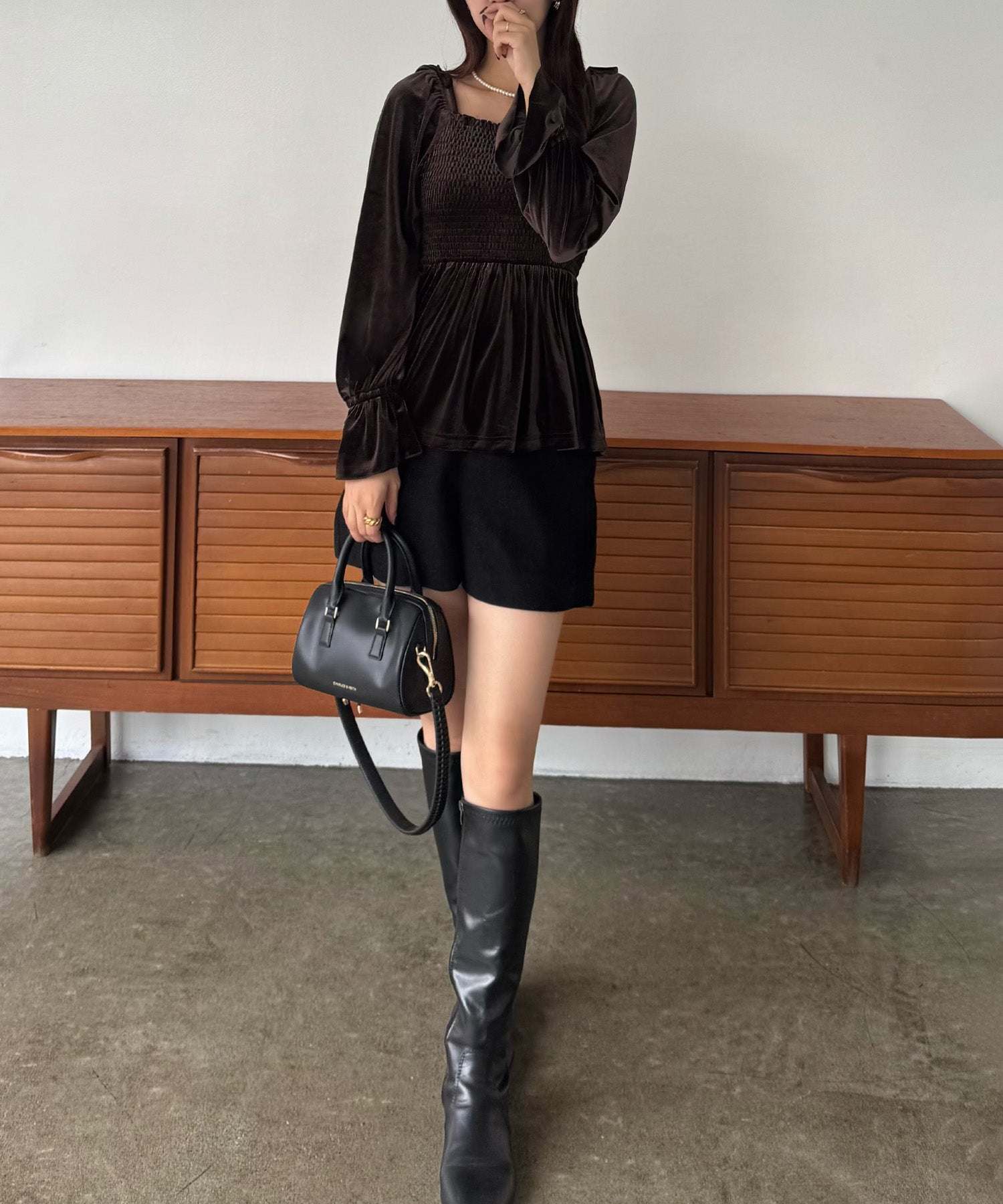 ジュノア JUNOAH シャーリングベロア肩リボンブラウス （ダークブラウン） ダークブラウン