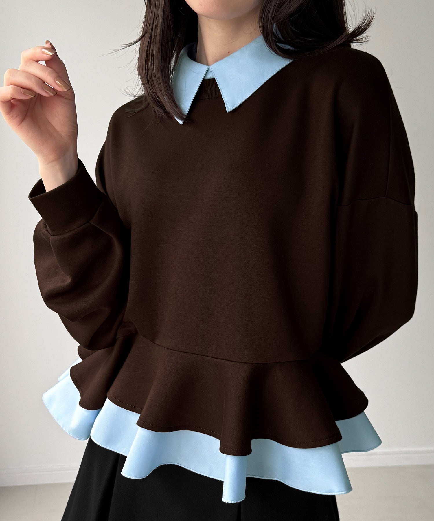 ジュノア JUNOAH フリルレイヤードスウェット （ブラウン） ブラウン