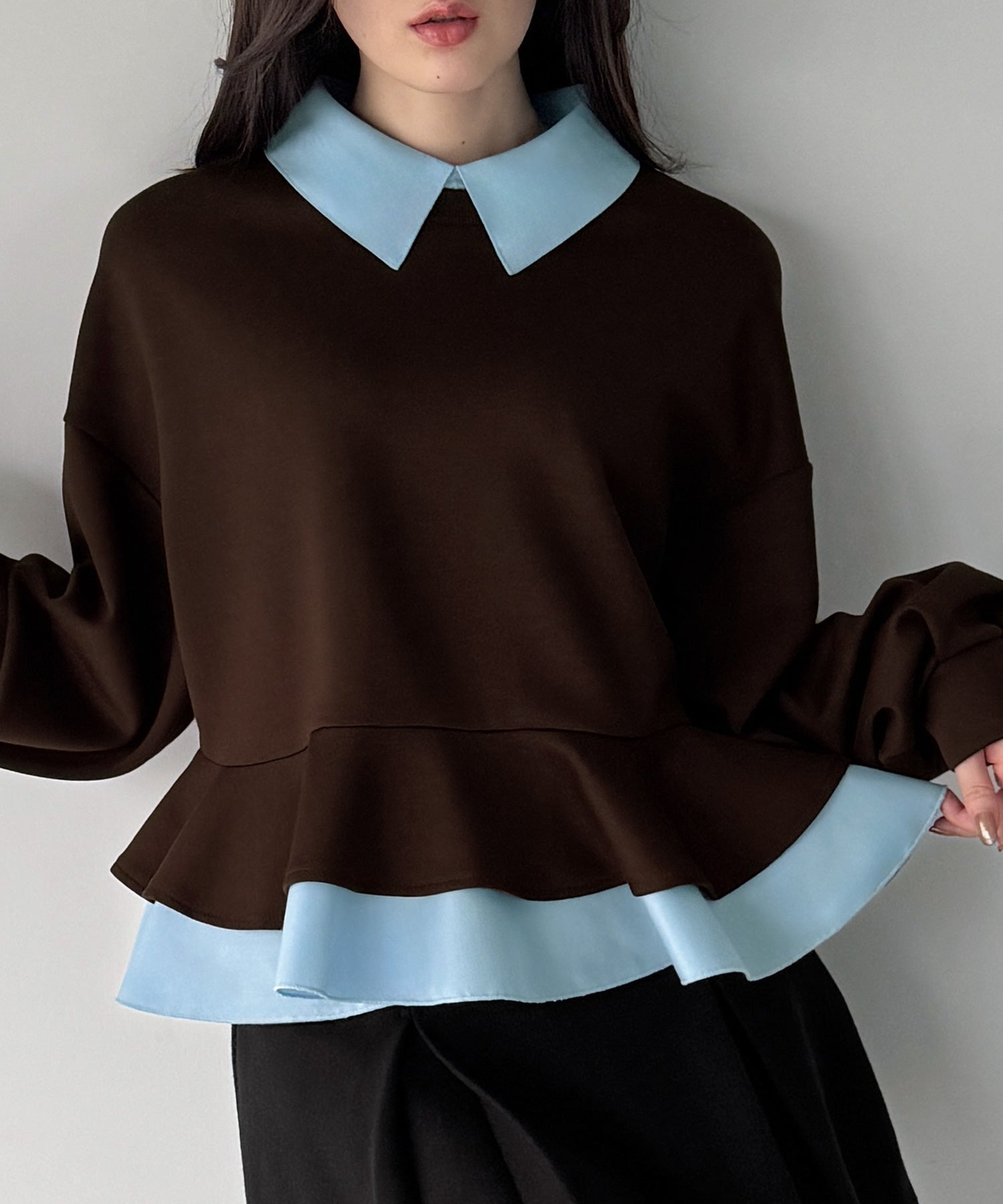 ジュノア JUNOAH フリルレイヤードスウェット （ブラウン） ブラウン