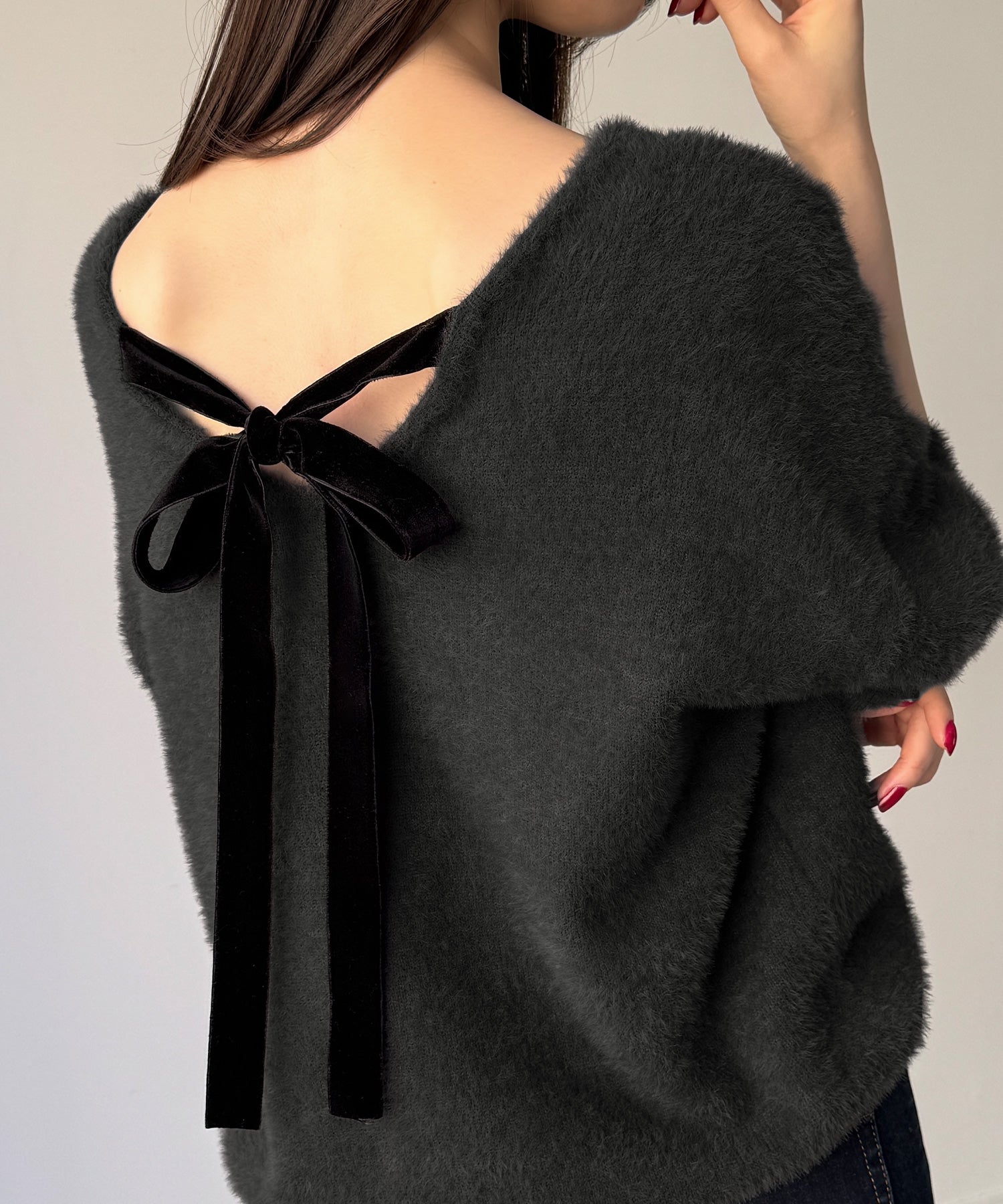 ジュノア JUNOAH バックベロアリボンシャギーニットトップス （チャコール） チャコール