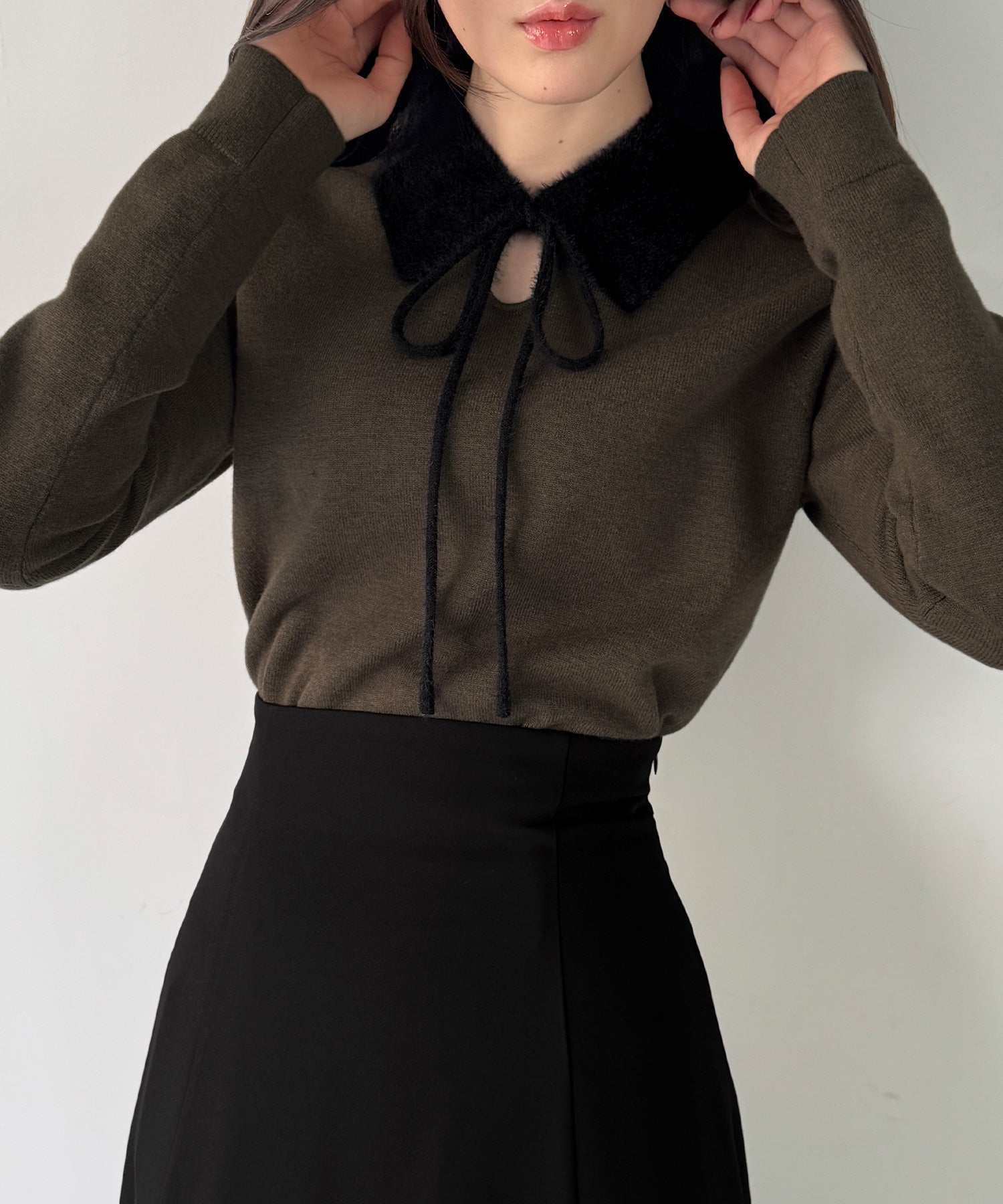 ジュノア JUNOAH 【取り外し可能リボン付き】シャギーカラーニットトップス （チャコール） チャコール