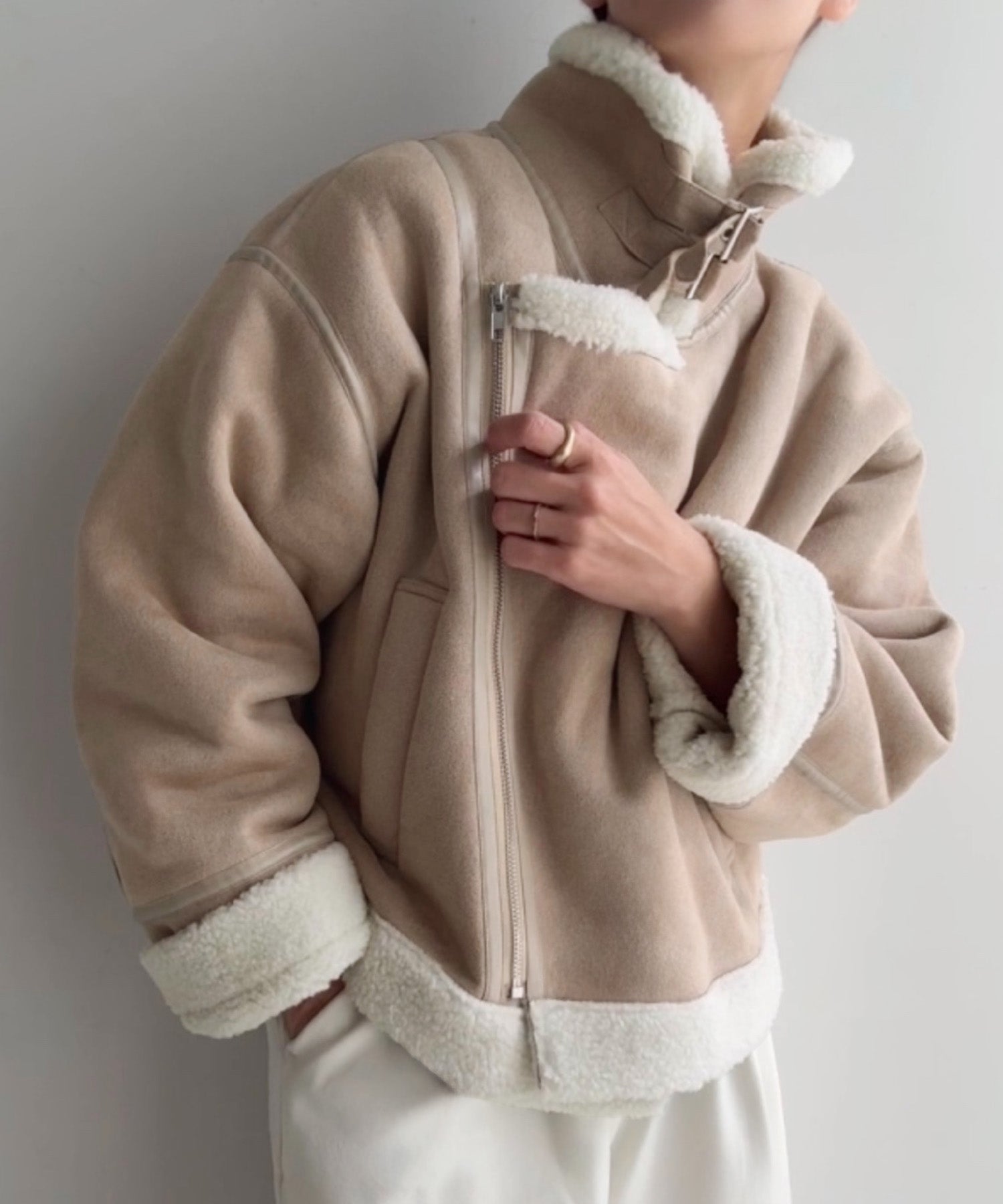 ジュノア JUNOAH ボアフェイクムートン （グレージュ） グレージュ