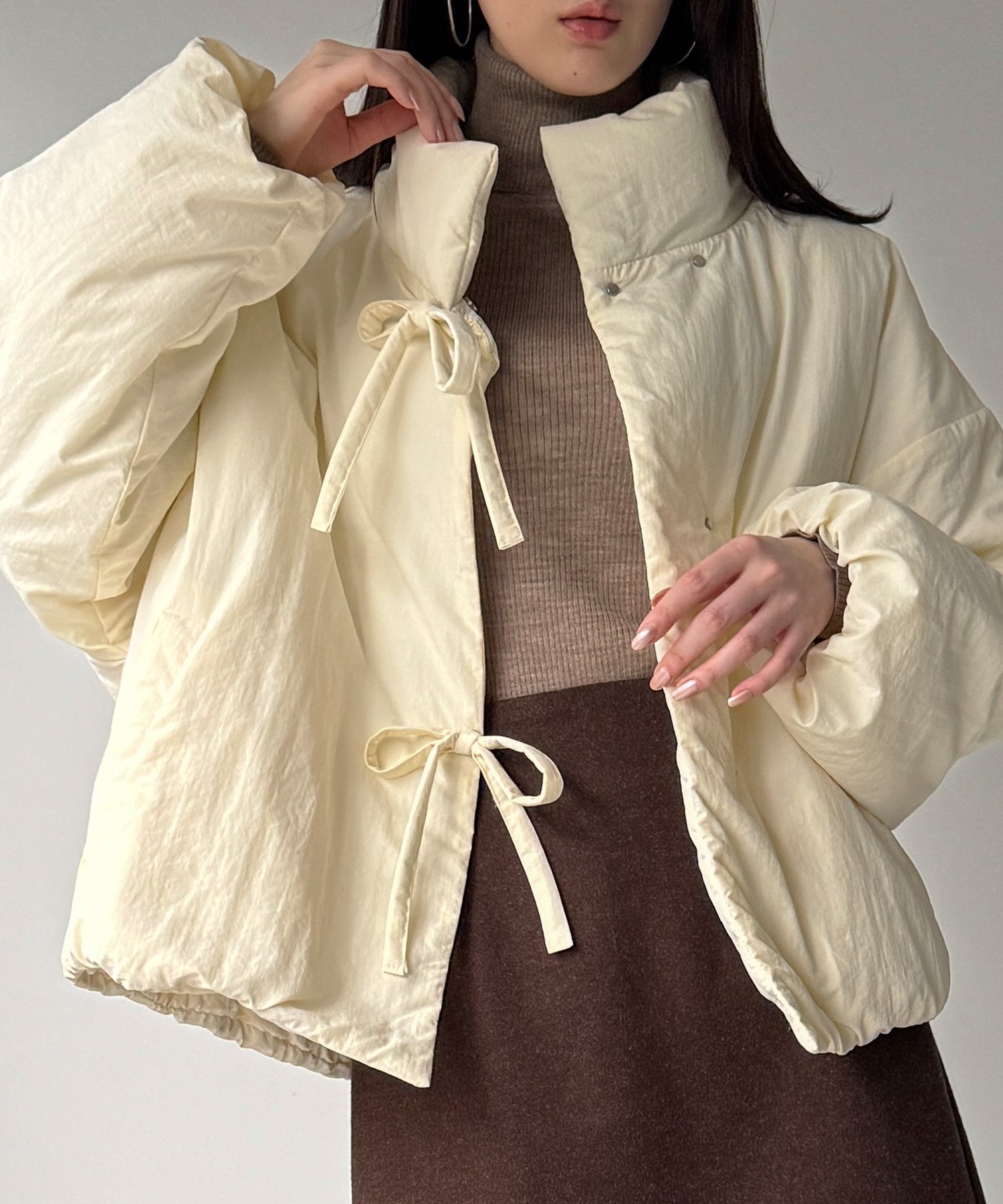 ジュノア JUNOAH スタンドカラーリボン中綿アウター （アイボリー） アイボリー