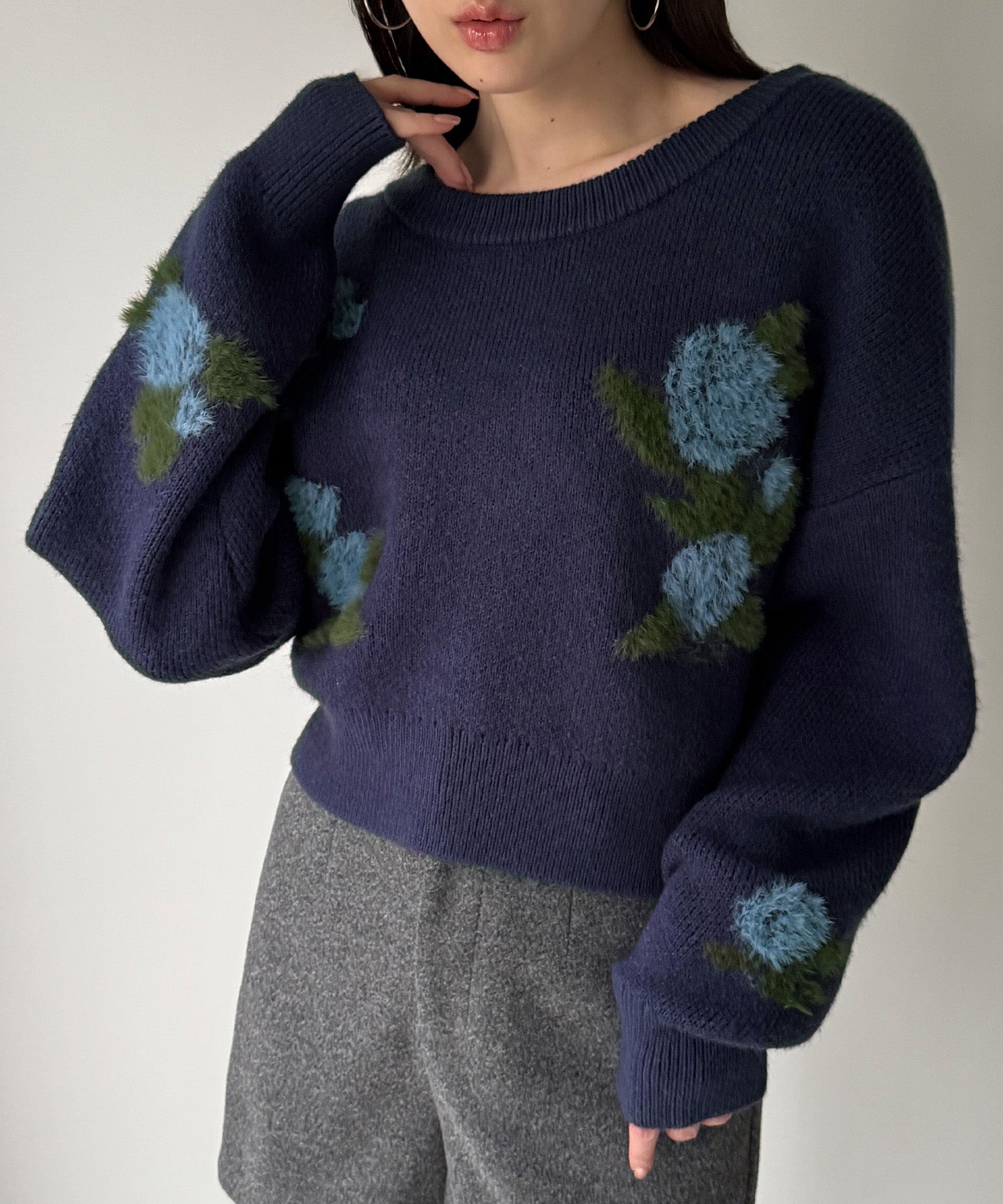 ジュノア JUNOAH 花柄ジャガードショートニット （ネイビー） ネイビー