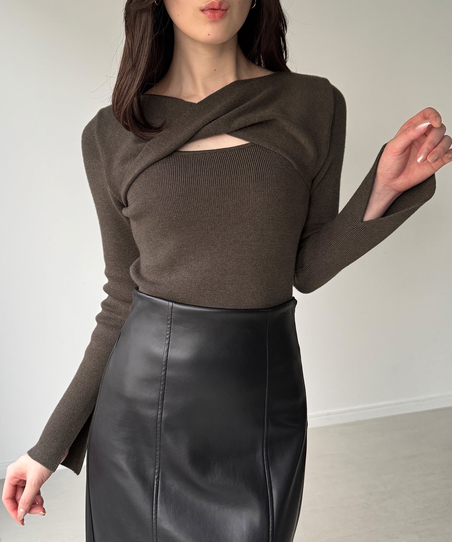 ジュノア JUNOAH クロスドレープニットトップス （モカ） モカ