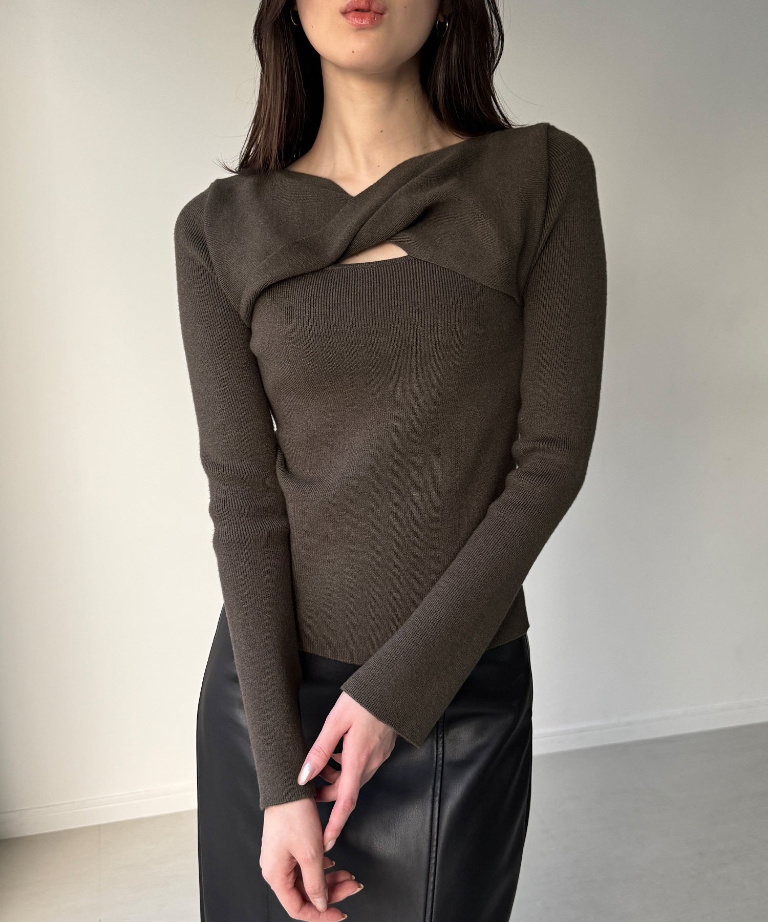 ジュノア JUNOAH クロスドレープニットトップス （モカ） モカ