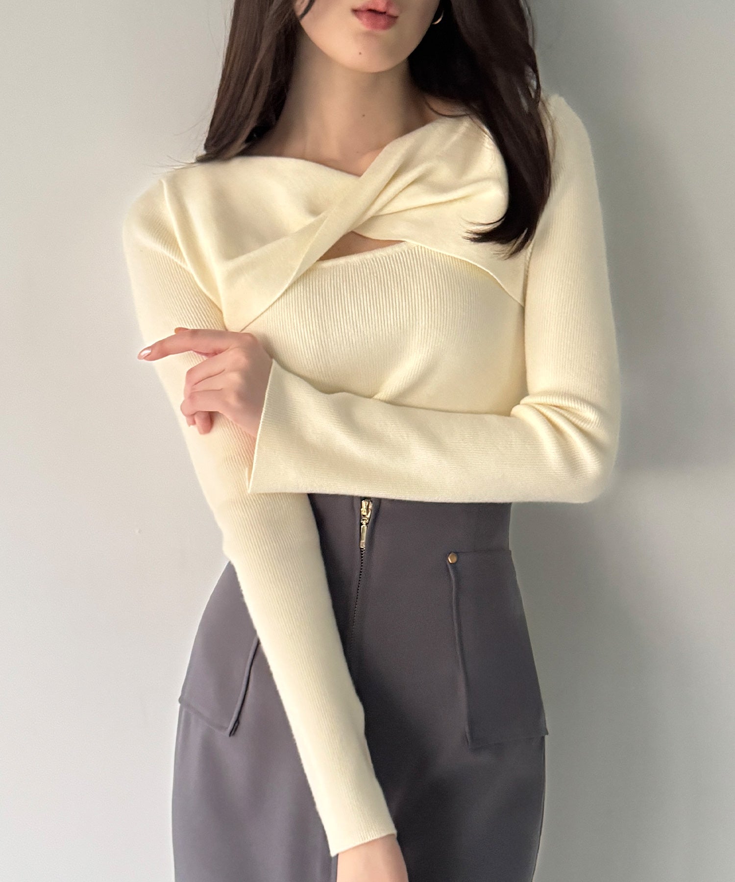 ジュノア JUNOAH クロスドレープニットトップス （アイボリー） アイボリー