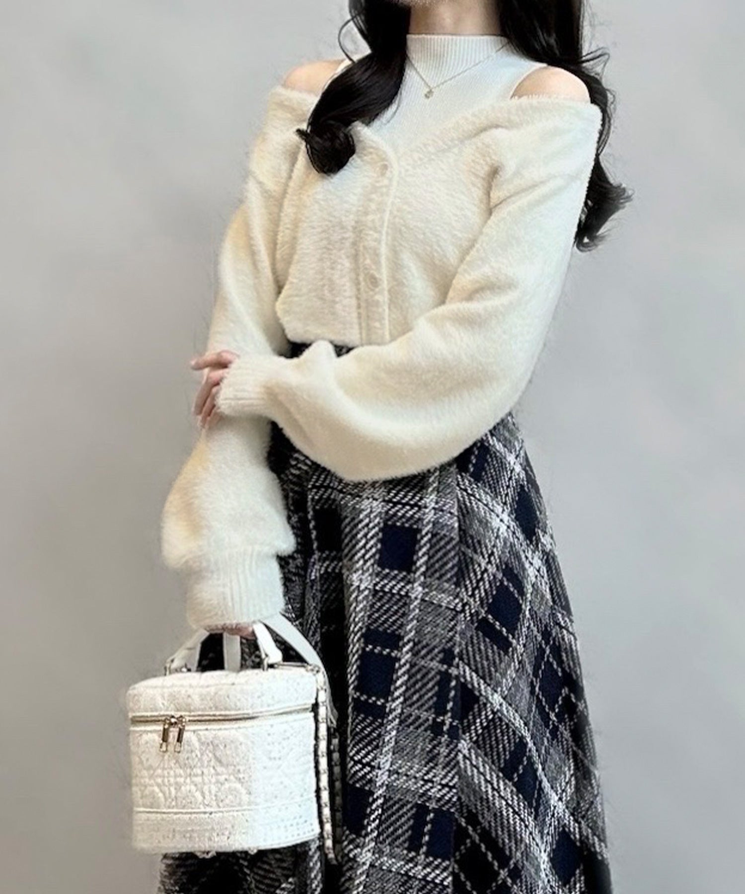 ジュノア JUNOAH シャギードッキングショートニットトップス （アイボリー） アイボリー